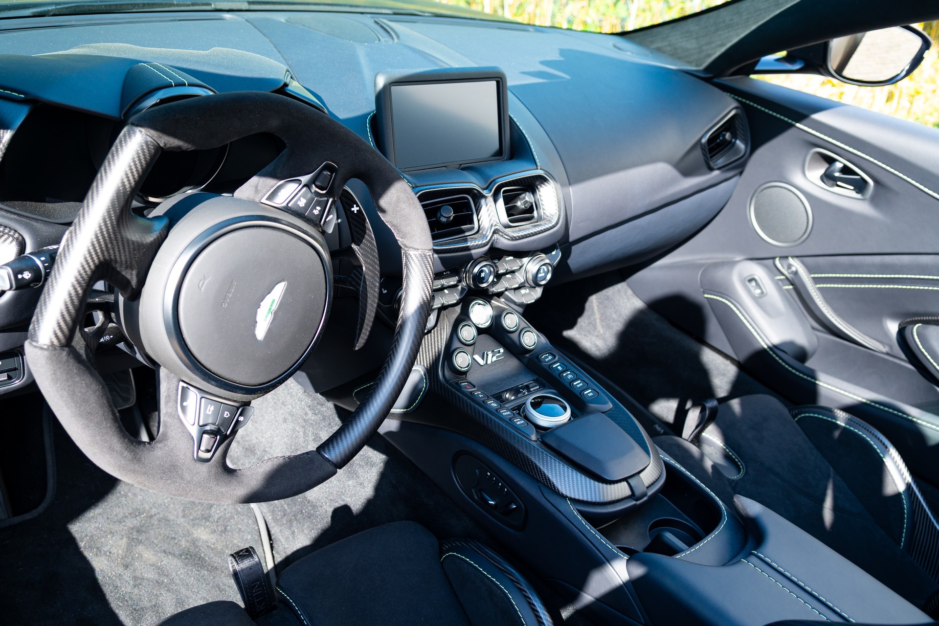 ASTON MARTIN V12 Vantage Roadster No. 77/249-image-5