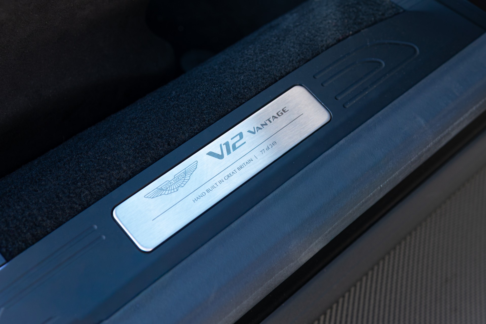 ASTON MARTIN V12 Vantage Roadster No. 77/249-image-2
