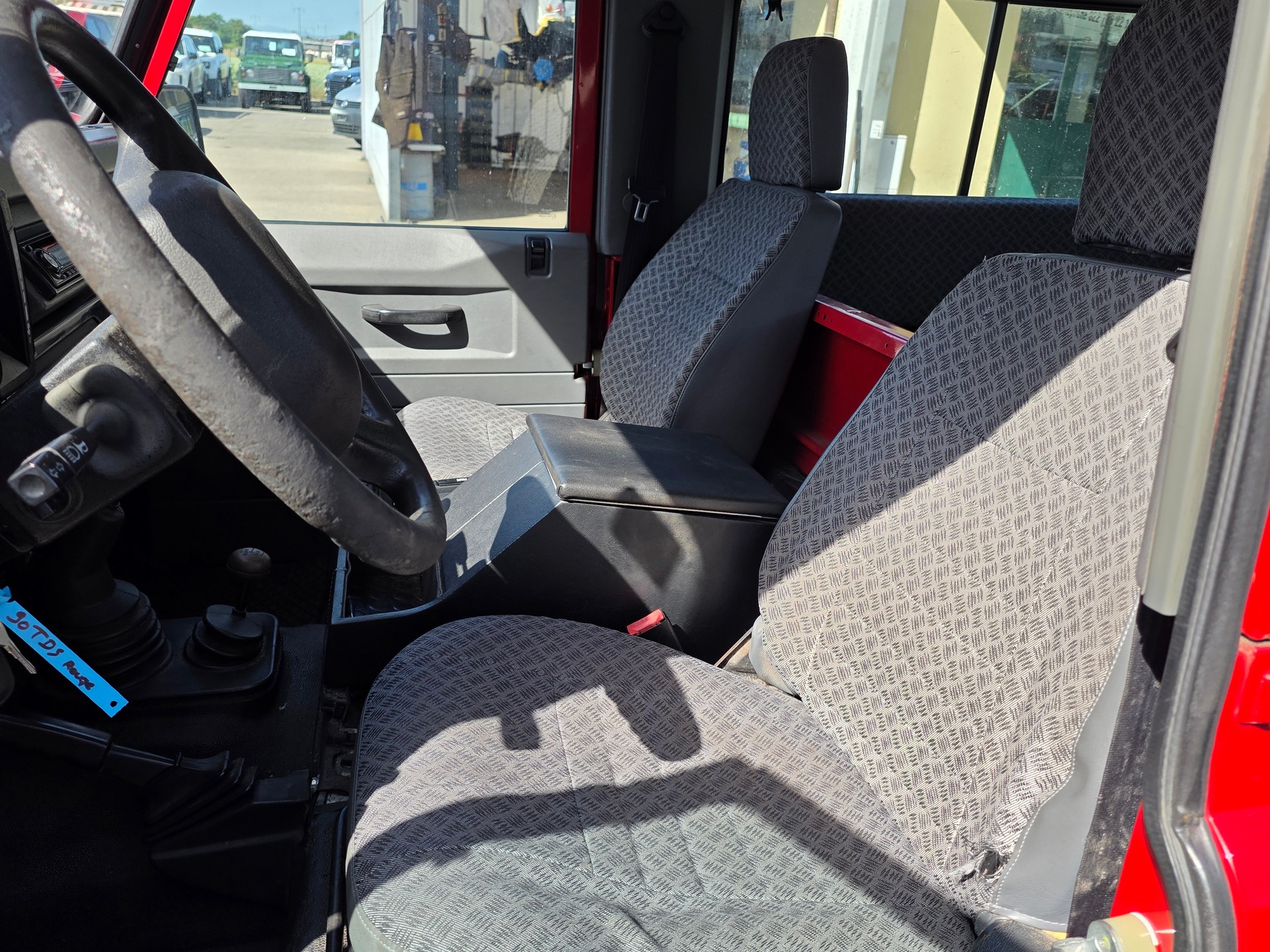 LAND ROVER Defender 90 SW 2.5 Td5-image-10
