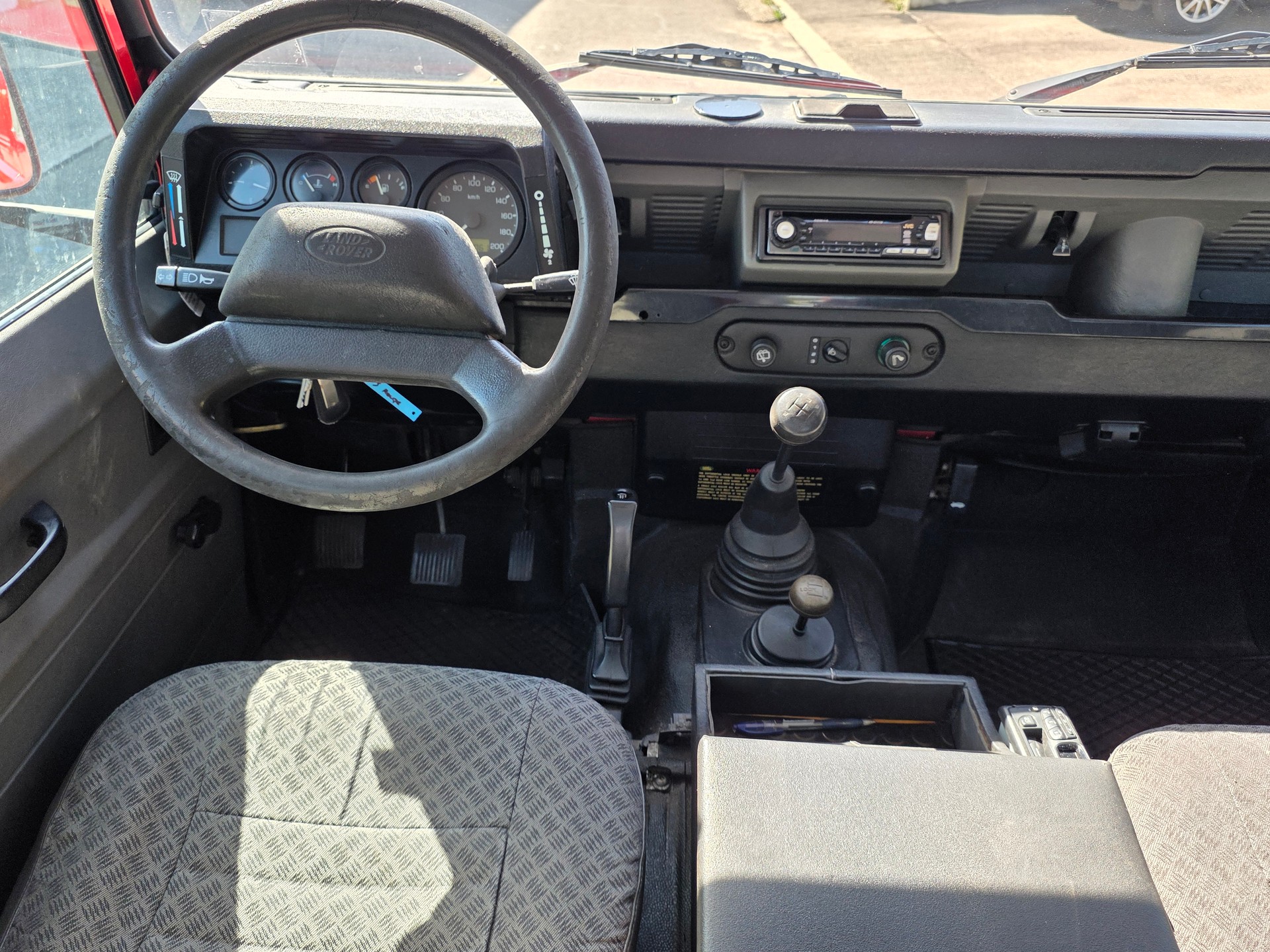LAND ROVER Defender 90 SW 2.5 Td5-image-11
