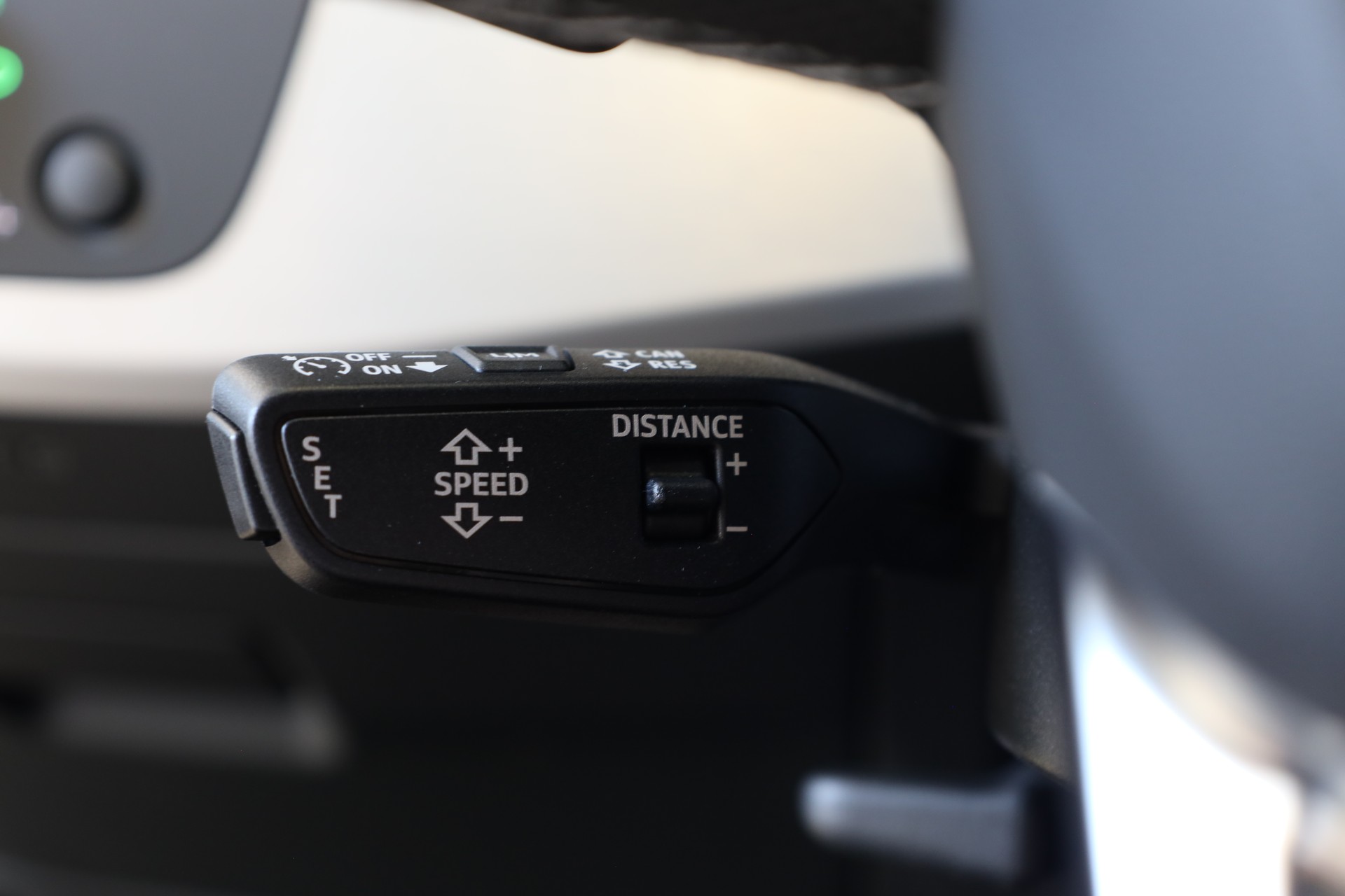 AUDI A4 Avant 40 TFSI S line S-tronic quattro-image-14