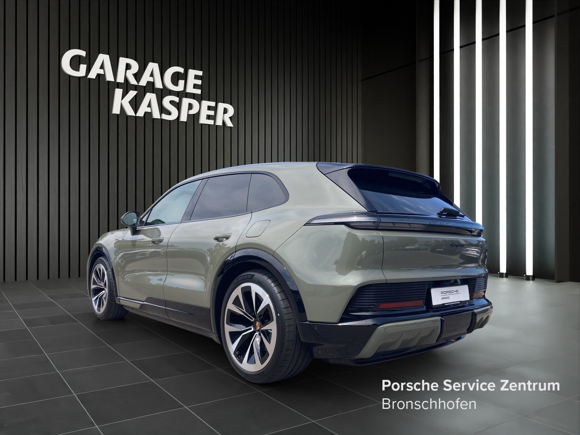 PORSCHE Cayenne Electric 113 kWh-showroom-element-2