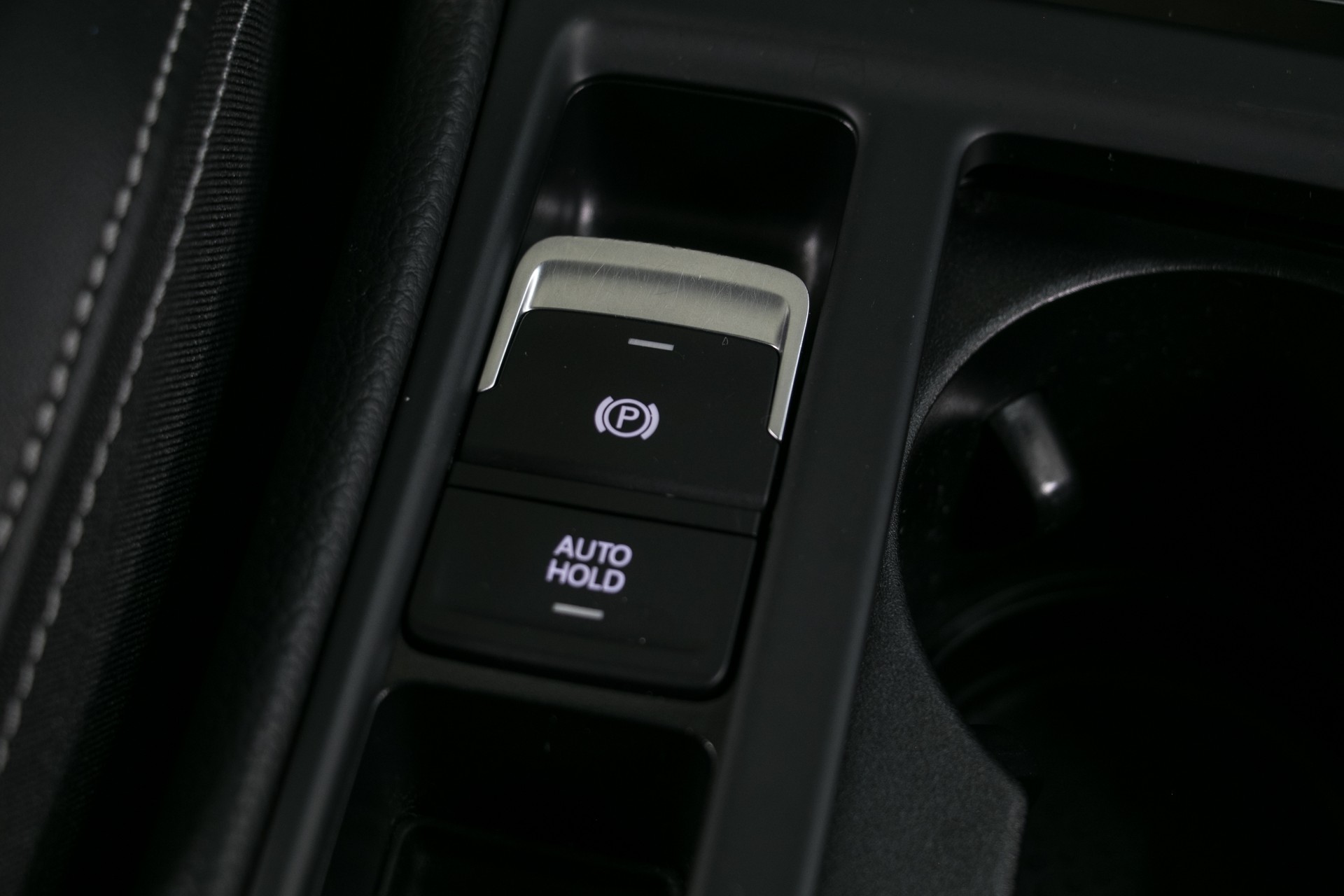 VW Golf 2.0 TSI R 4Motion-image-8