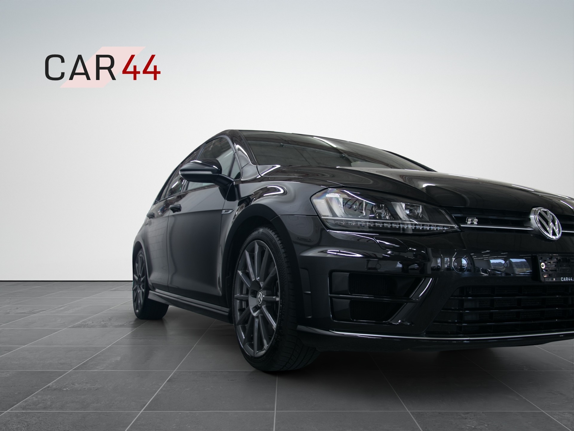 VW Golf 2.0 TSI R 4Motion-image-14