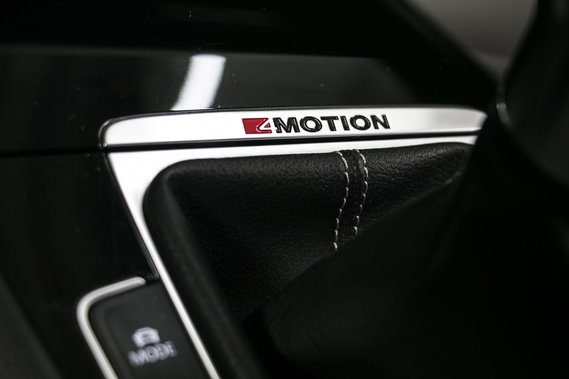 VW Golf 2.0 TSI R 4Motion-image-9
