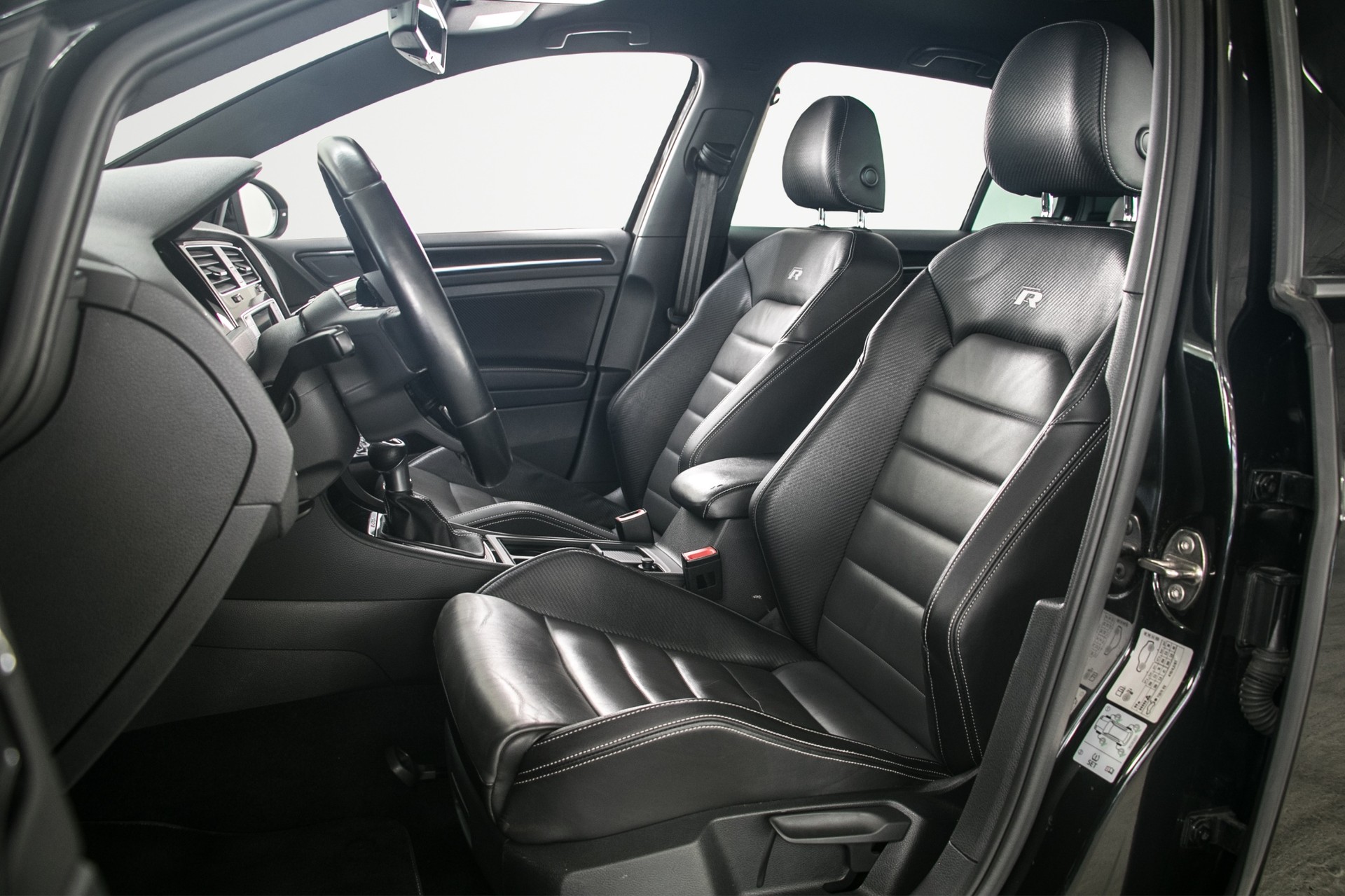 VW Golf 2.0 TSI R 4Motion-image-10