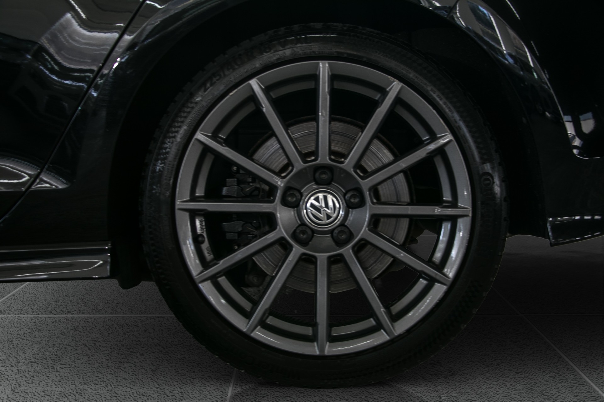 VW Golf 2.0 TSI R 4Motion-image-16