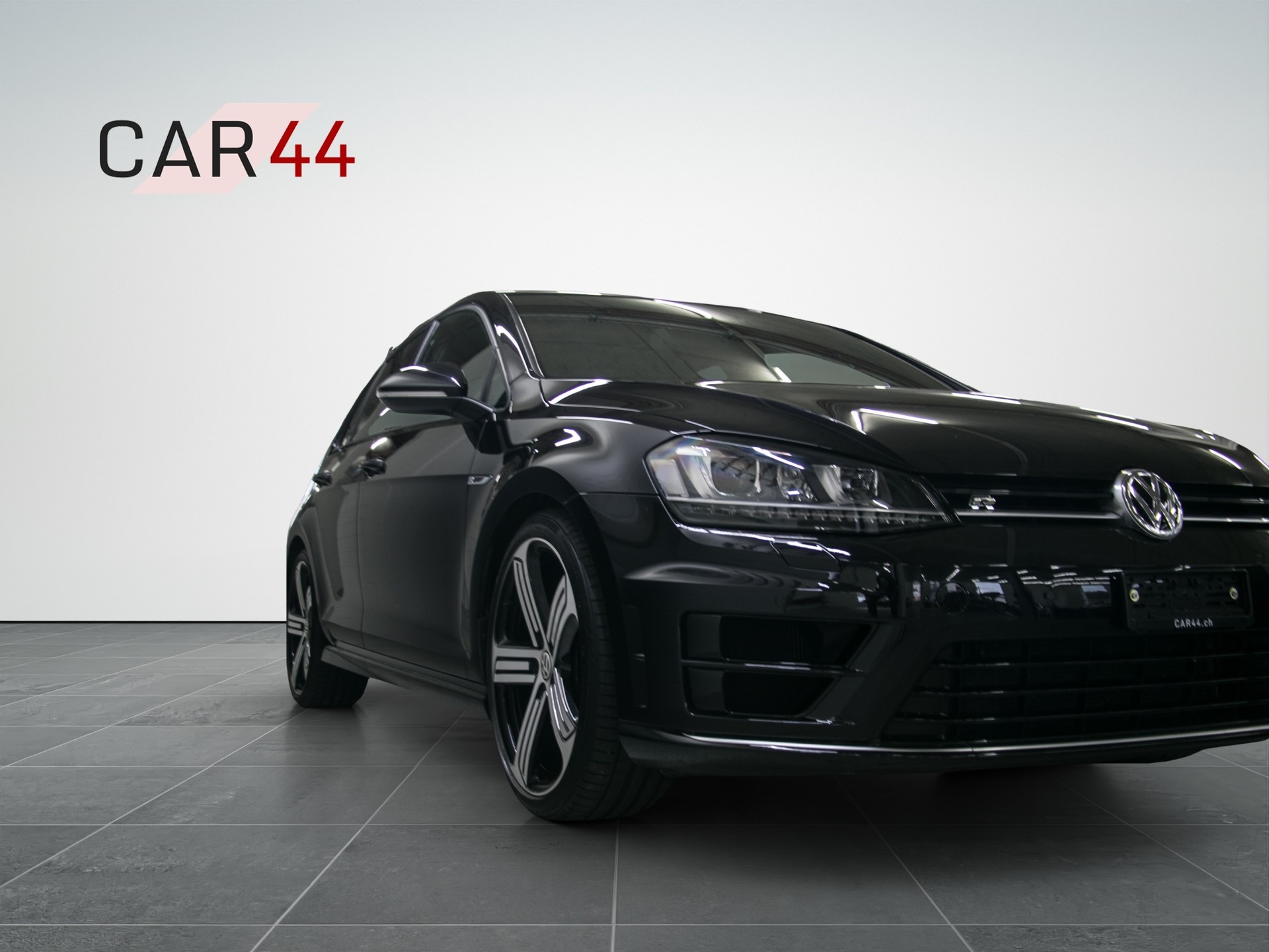 VW Golf 2.0 TSI R 4Motion-image-13
