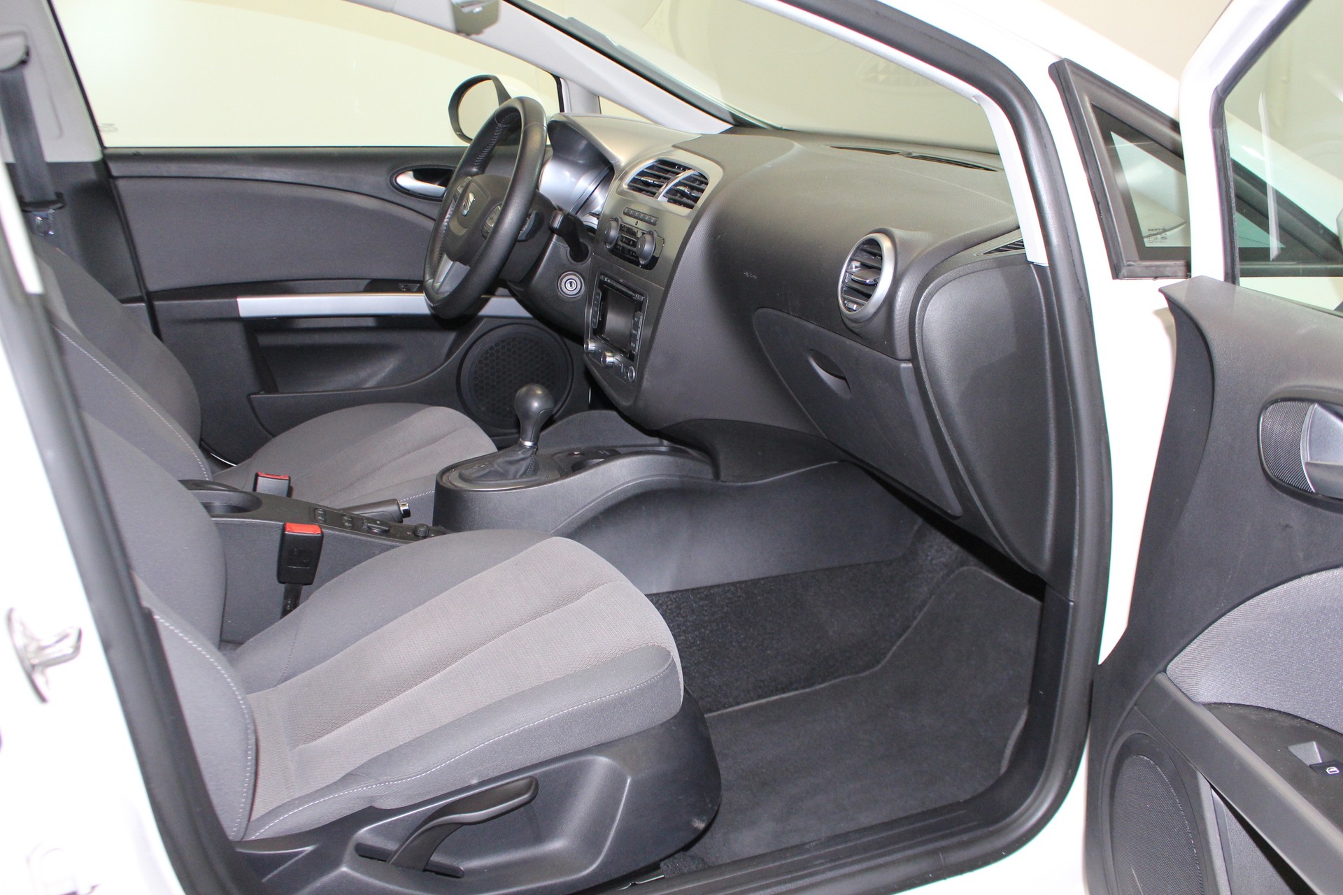 SEAT Leon 1.8 TSI Style DSG-image-10