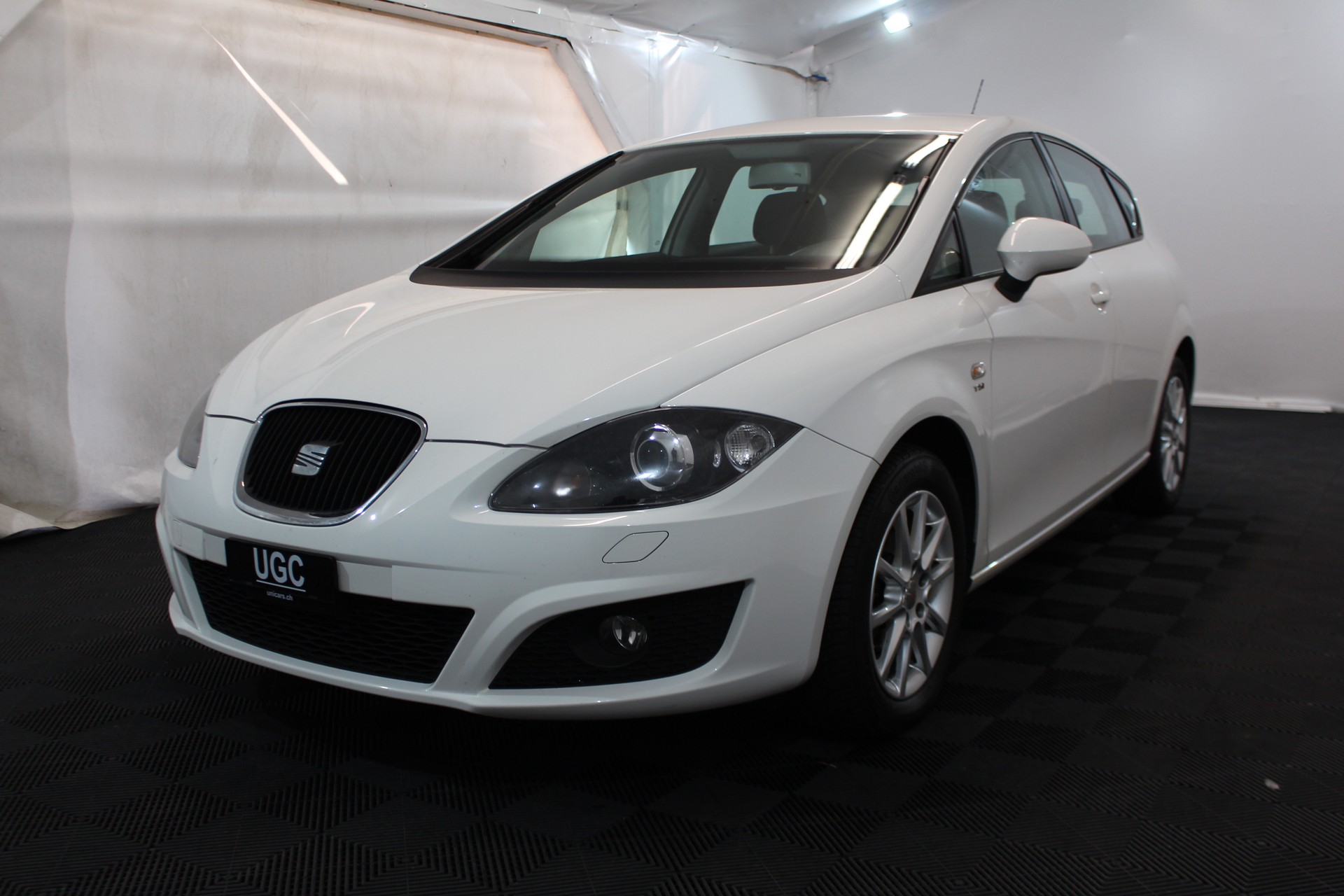 SEAT Leon 1.8 TSI Style DSG-showroom-element-2