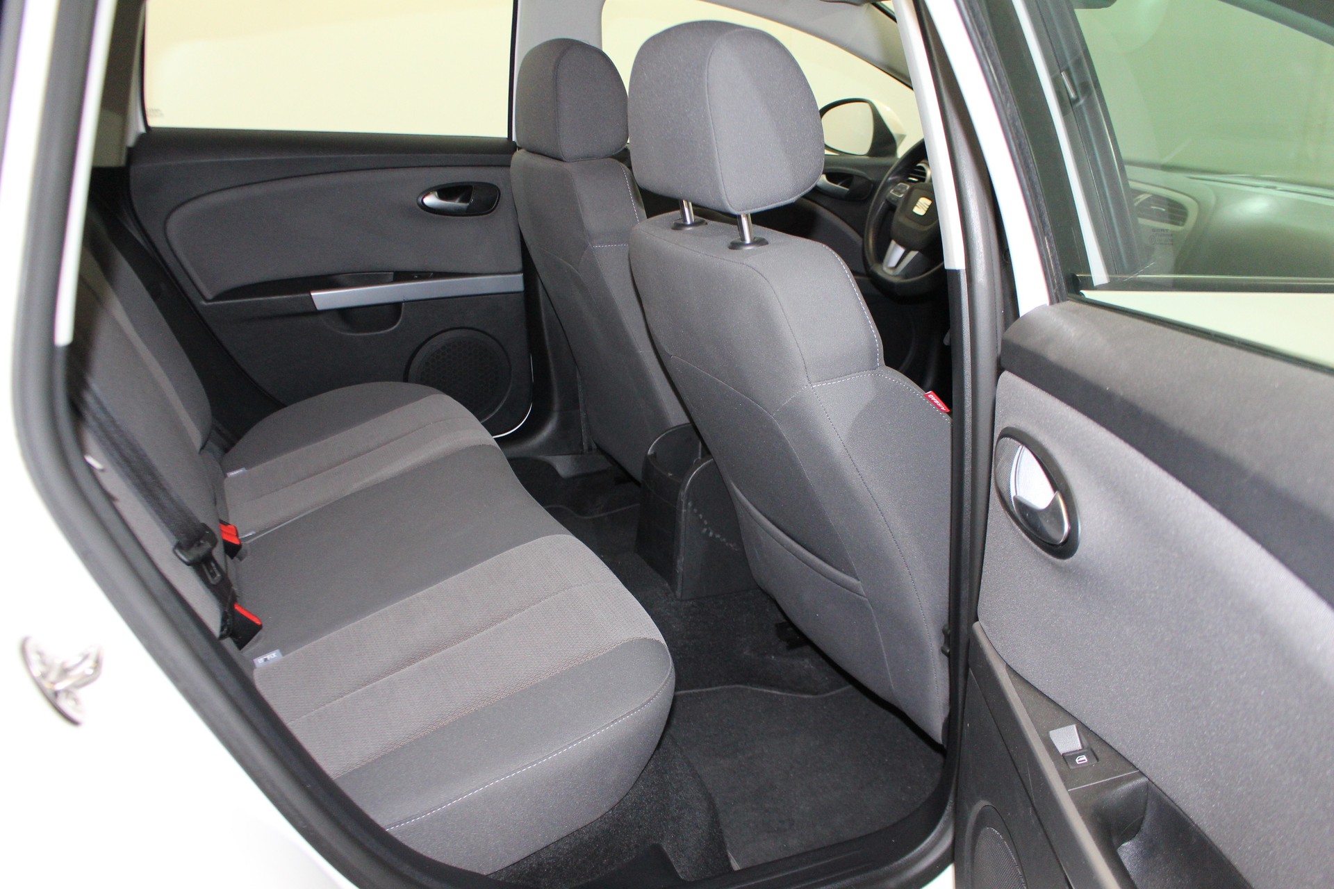 SEAT Leon 1.8 TSI Style DSG-image-9