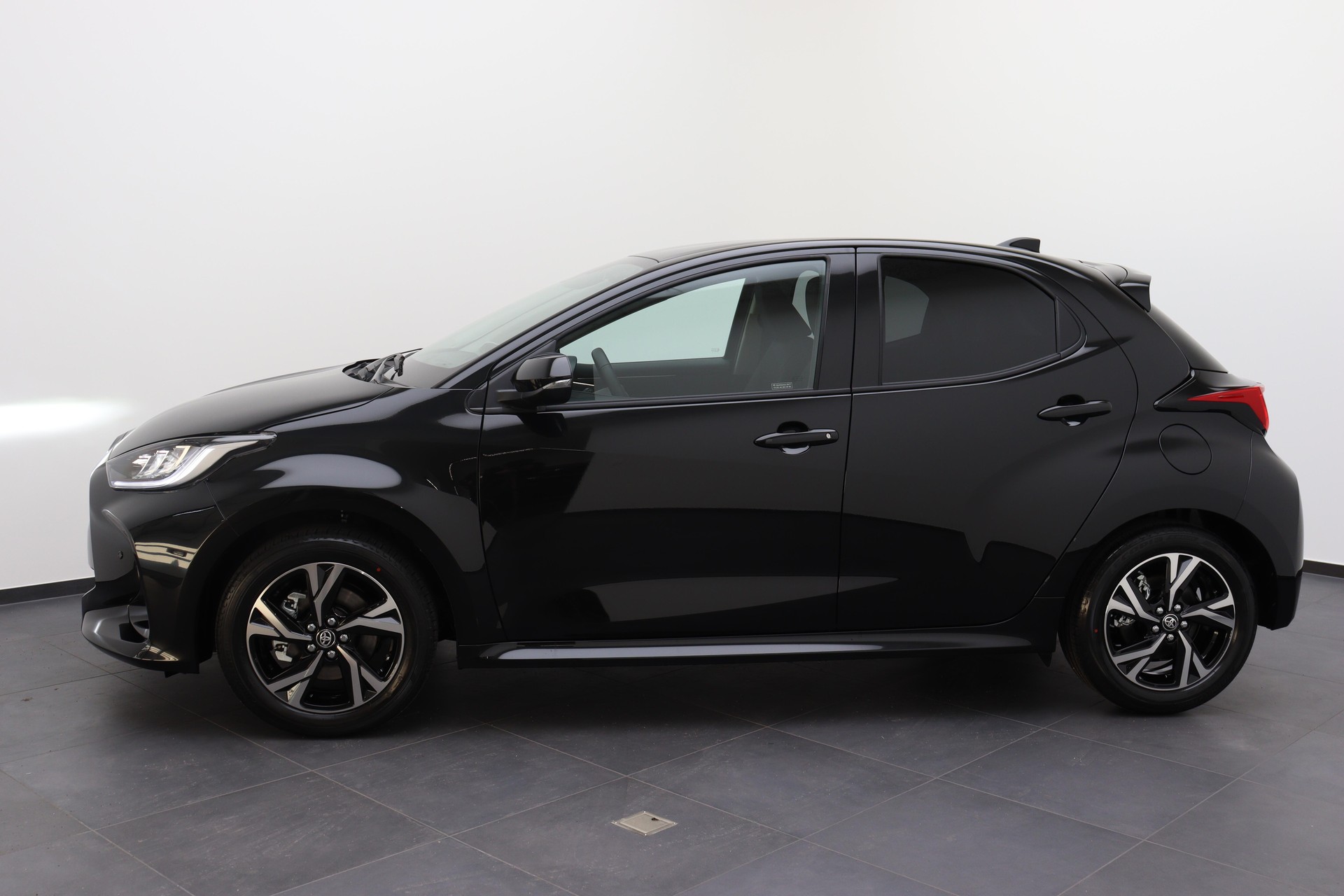 TOYOTA Yaris 1.5 VVT-i HSD Trend-showroom-element-3