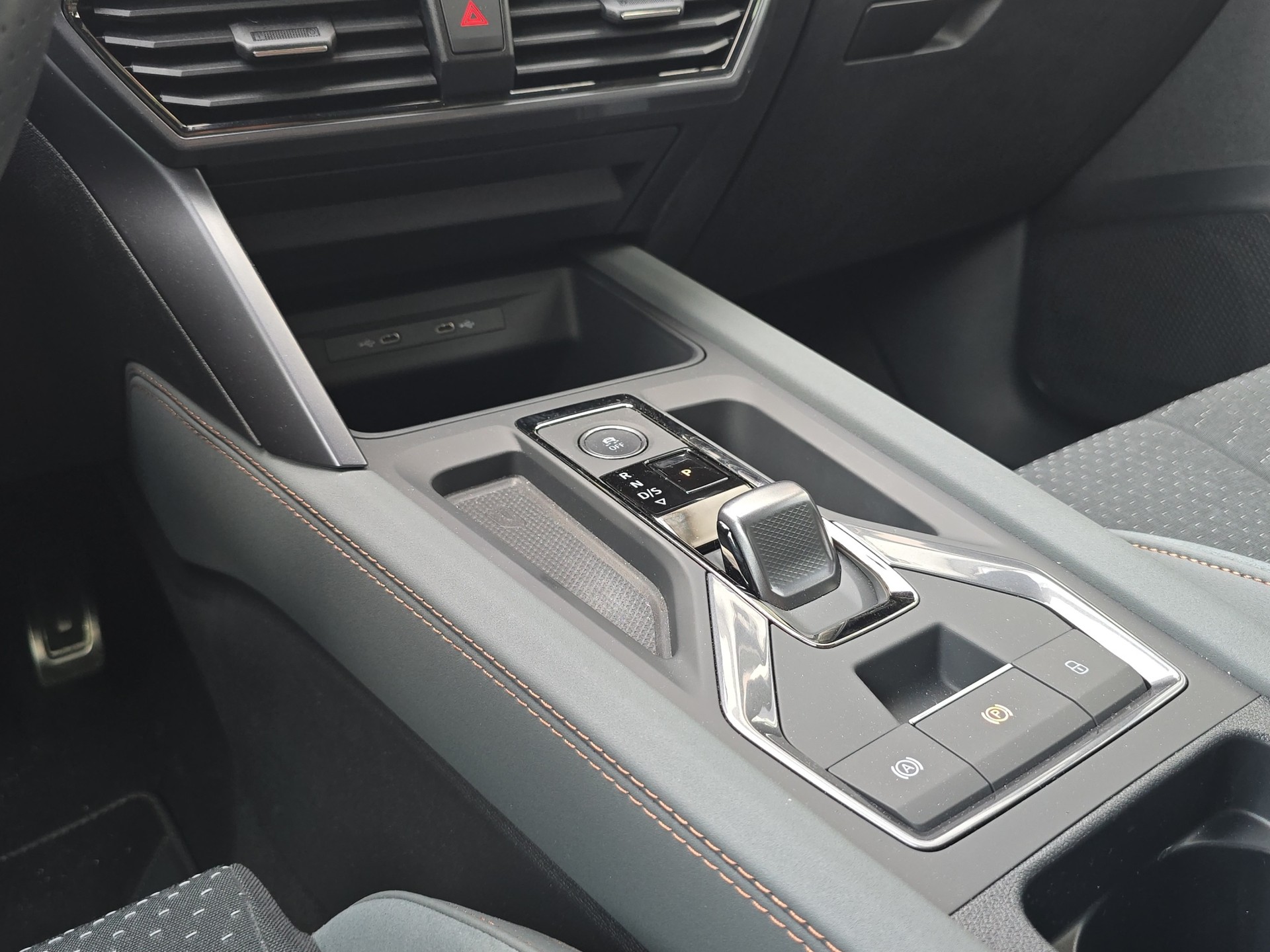 CUPRA Formentor 1.5 e-HYBRID pHEV Extreme DSG-image-17