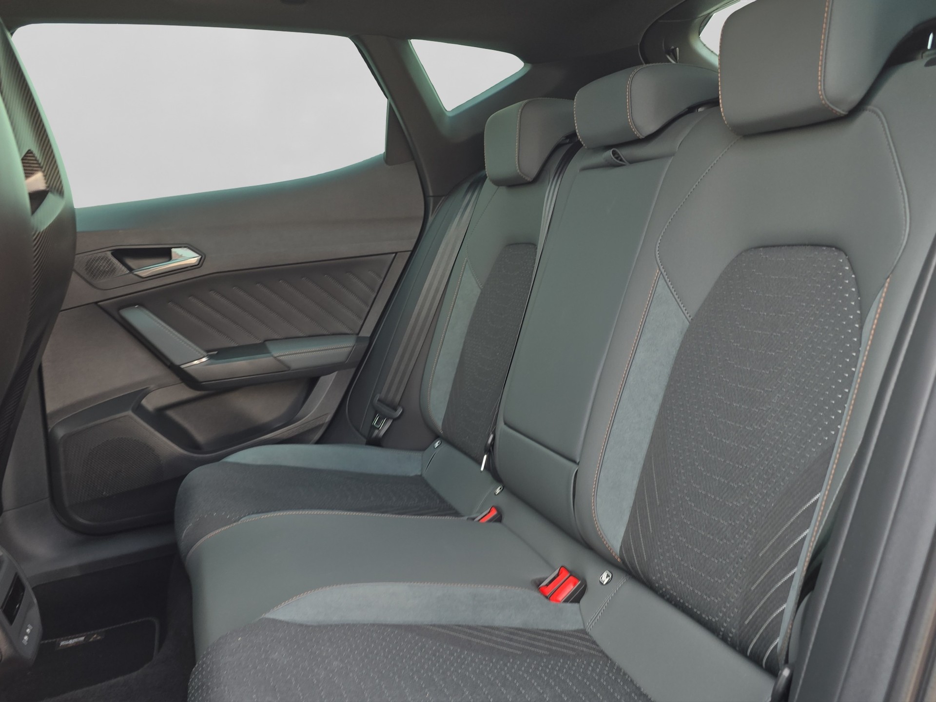 CUPRA Formentor 1.5 e-HYBRID pHEV Extreme DSG-image-16