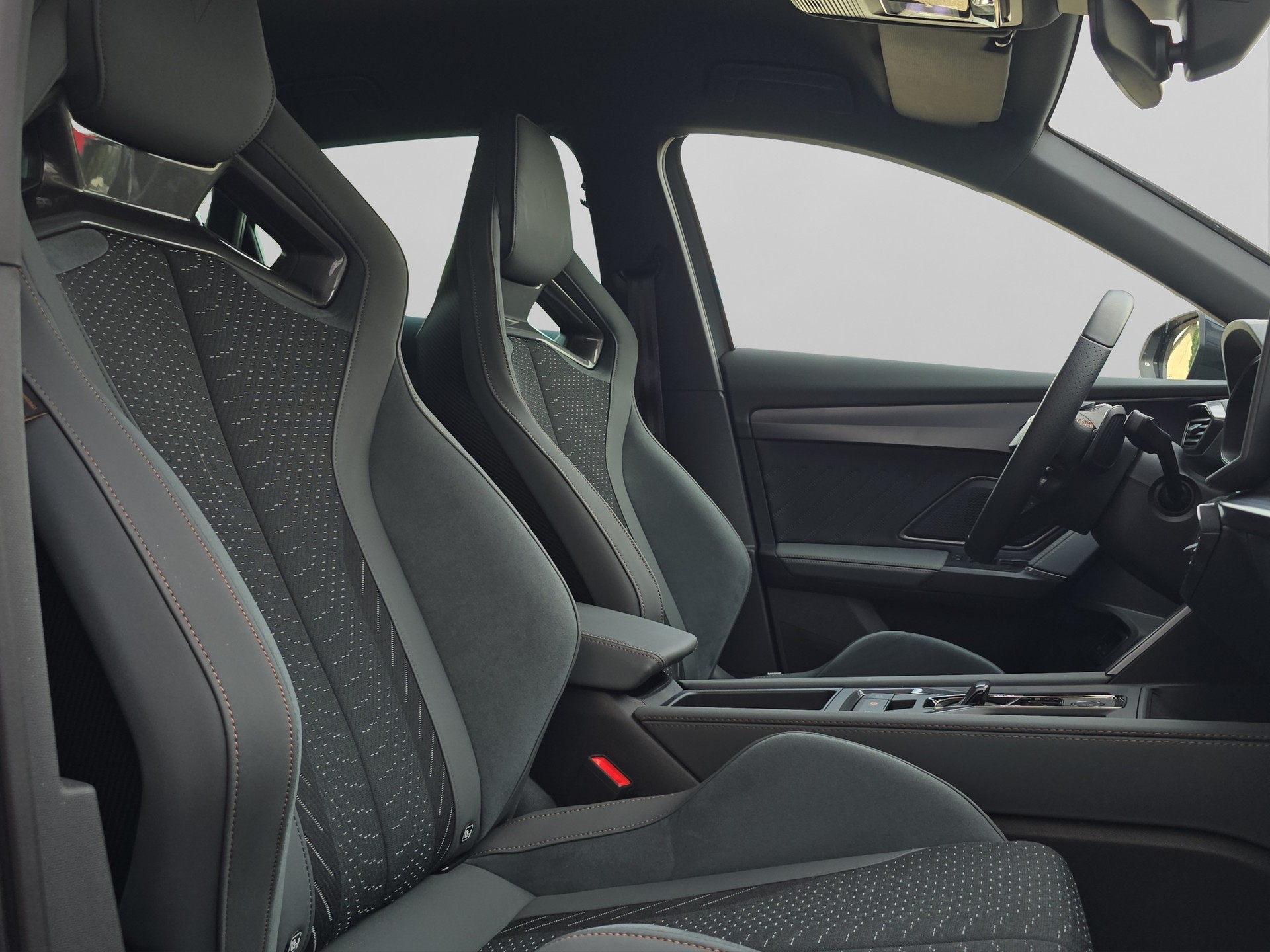 CUPRA Formentor 1.5 e-HYBRID pHEV Extreme DSG-image-9