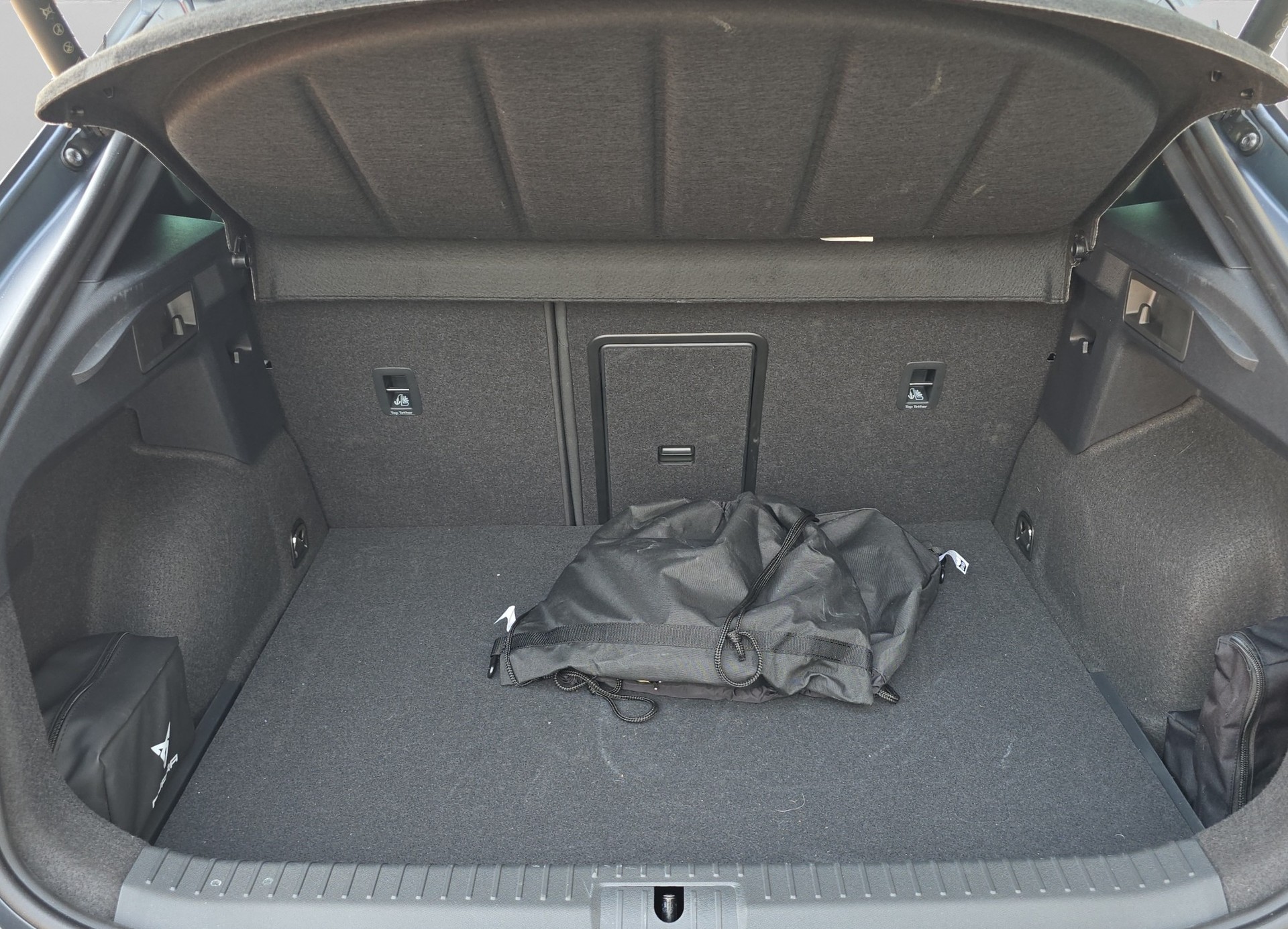 CUPRA Formentor 1.5 e-HYBRID pHEV Extreme DSG-image-12