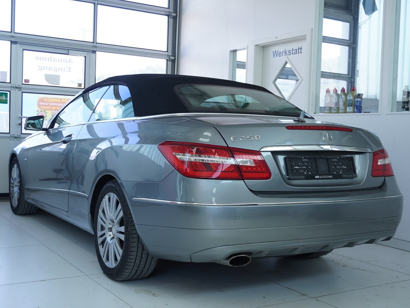 MERCEDES-BENZ E 250 CGI BlueEfficiency 7G-Tronic-showroom-element-2