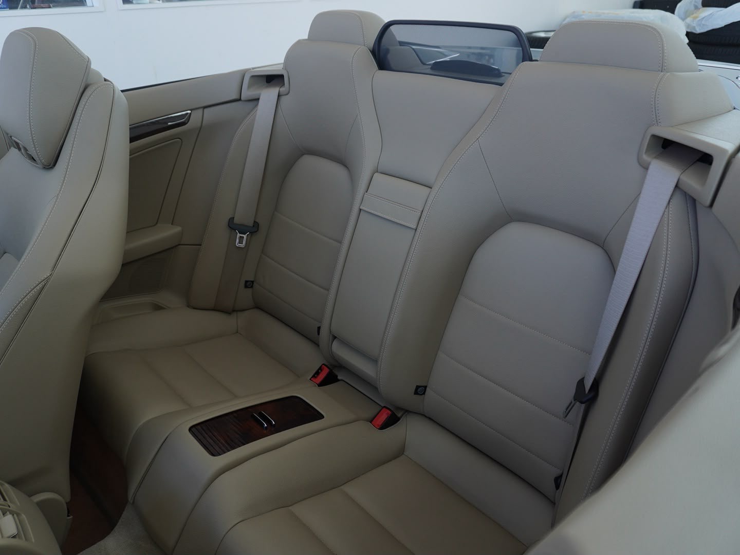 MERCEDES-BENZ E 250 CGI BlueEfficiency 7G-Tronic-image-6