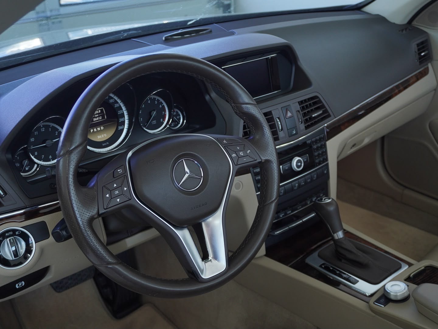 MERCEDES-BENZ E 250 CGI BlueEfficiency 7G-Tronic-showroom-element-3