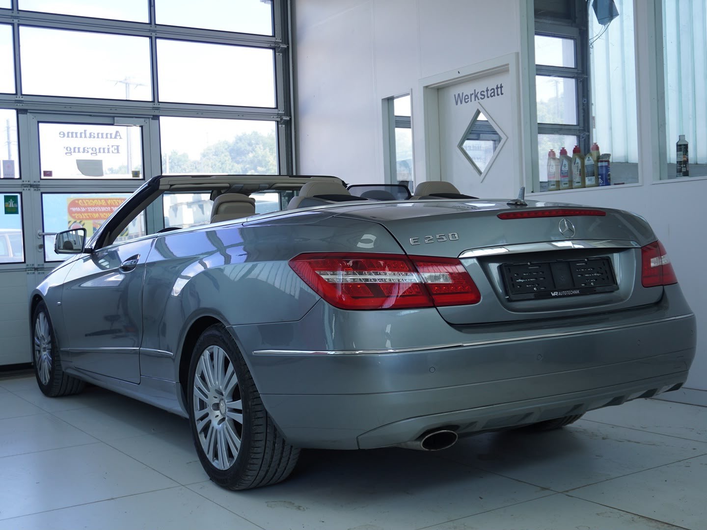 MERCEDES-BENZ E 250 CGI BlueEfficiency 7G-Tronic-showroom-element-1