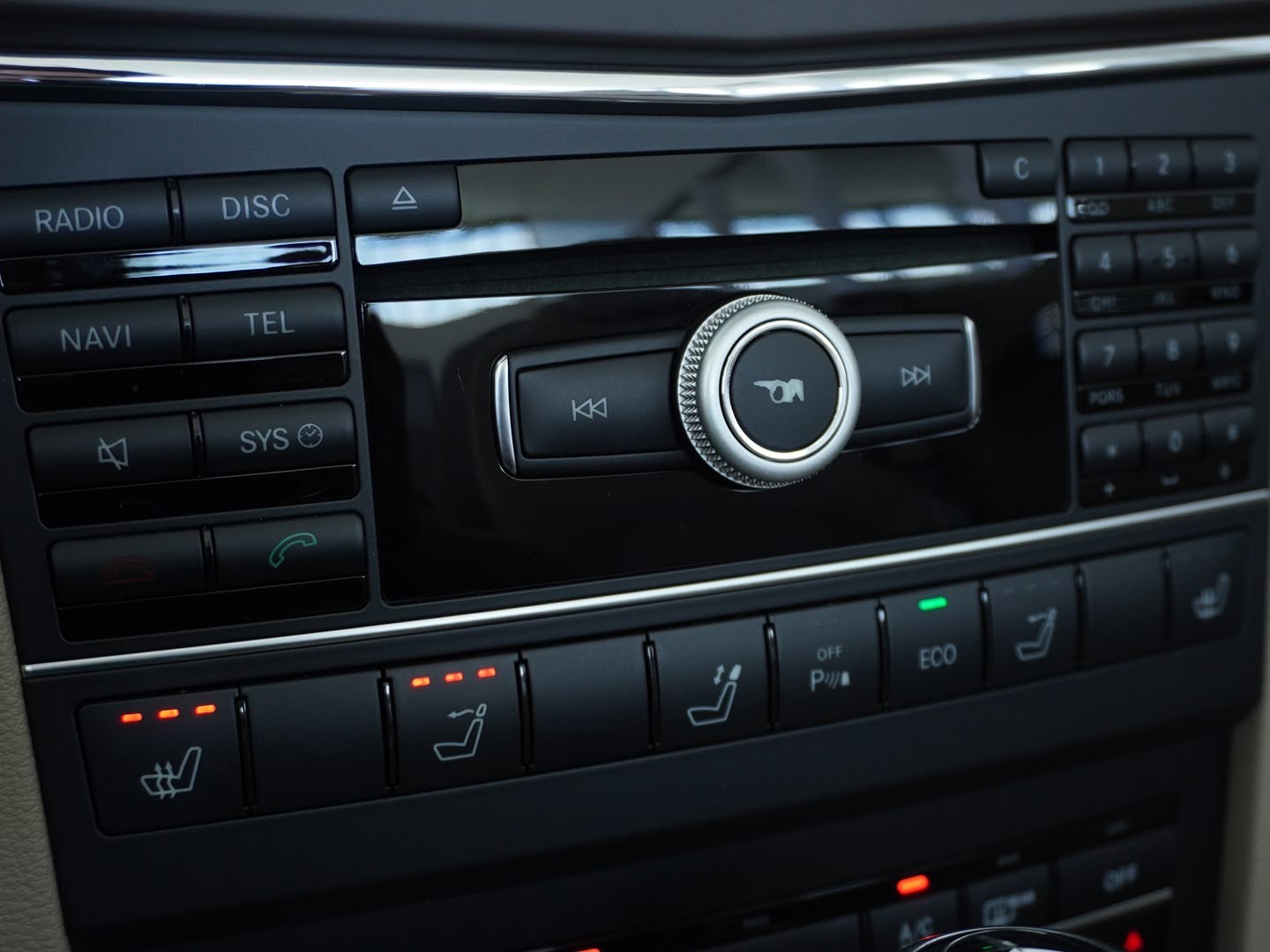 MERCEDES-BENZ E 250 CGI BlueEfficiency 7G-Tronic-image-10