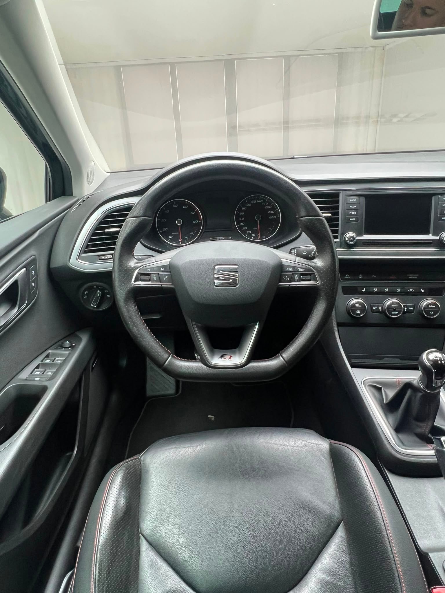 SEAT Leon 1.8 TSI FR-image-11