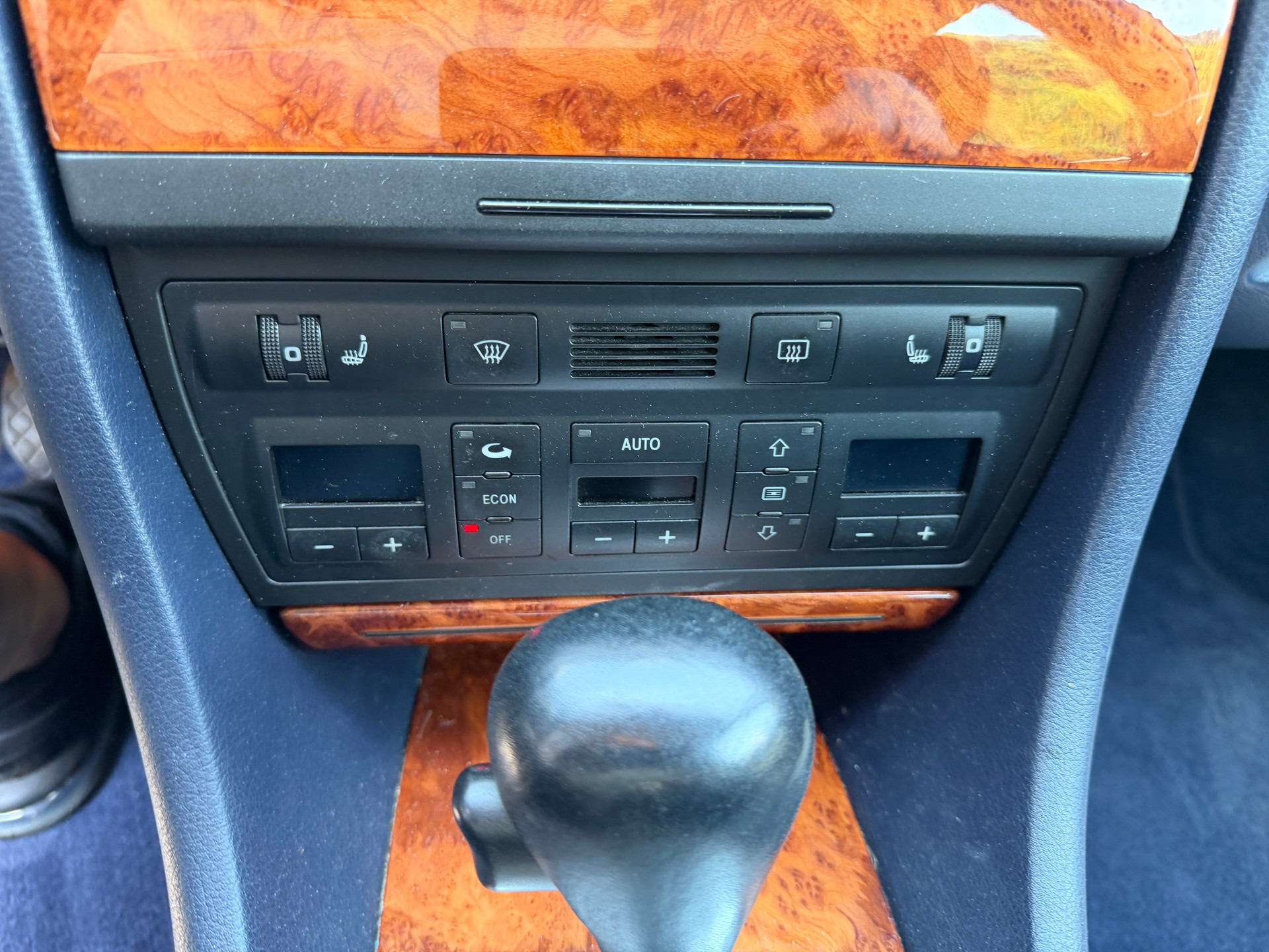 AUDI A6 2.4 quattro Advance-image-28