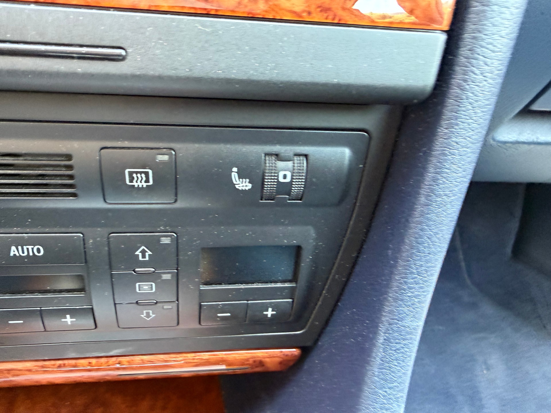 AUDI A6 2.4 quattro Advance-image-30