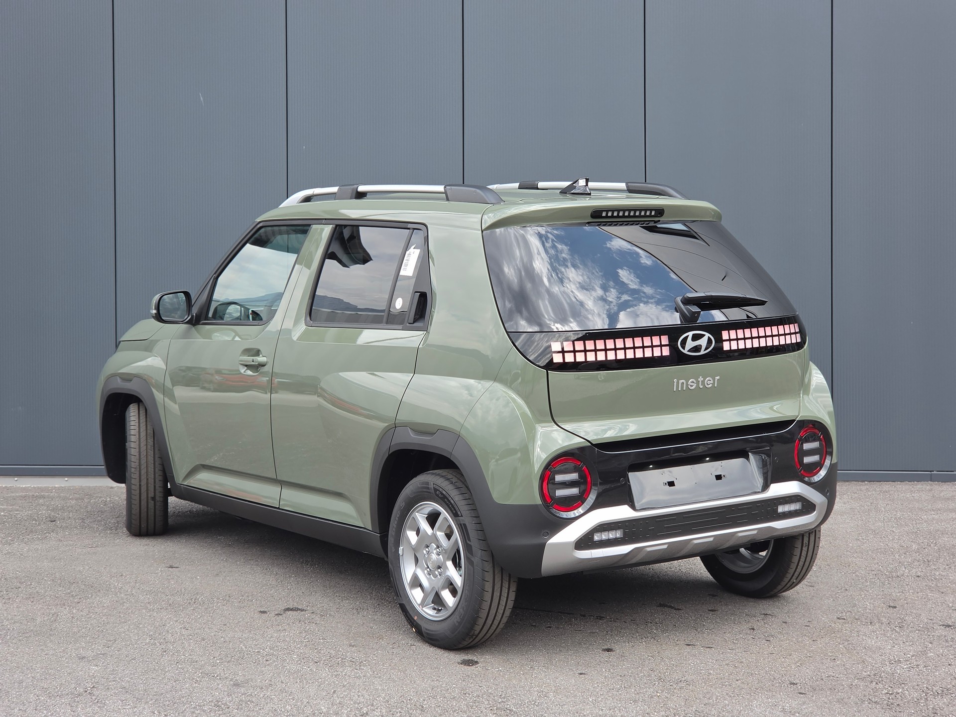 HYUNDAI Inster 49kWh Amplia-image-1