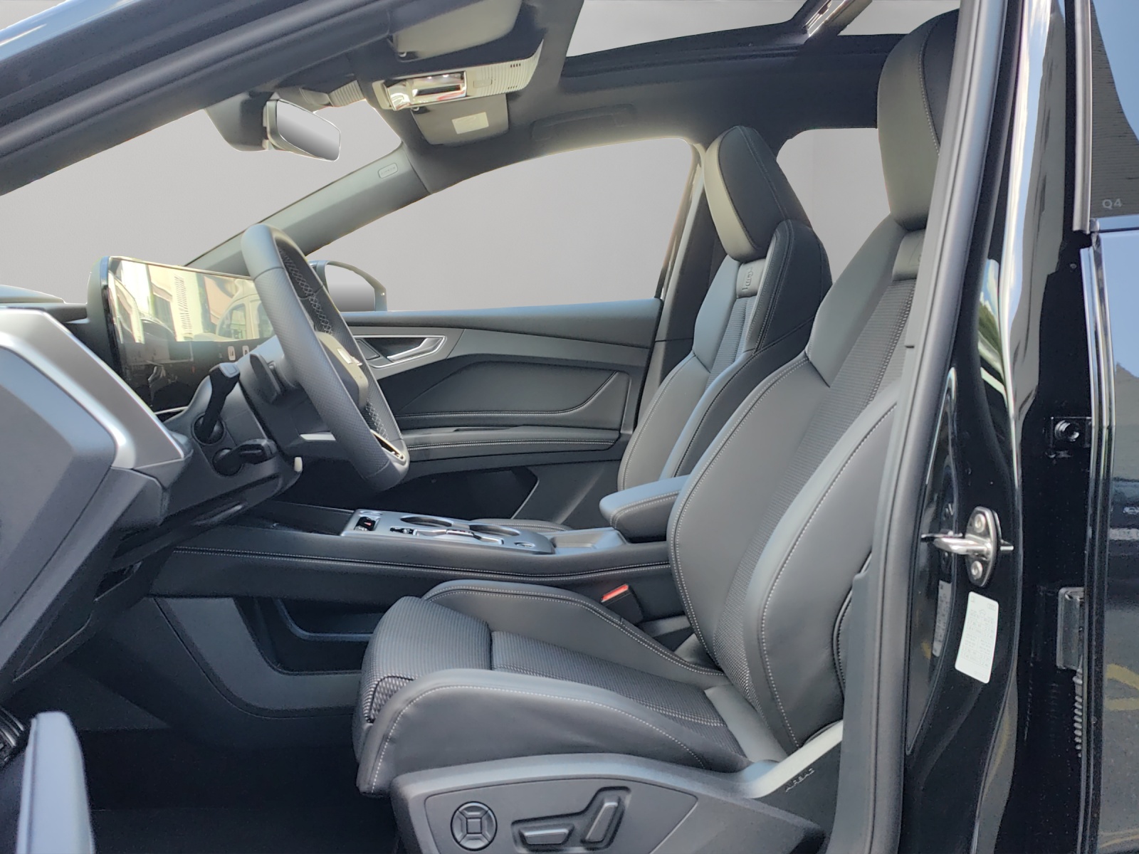 AUDI Q4 e-tron SUV quattro performance Attraction-image-8