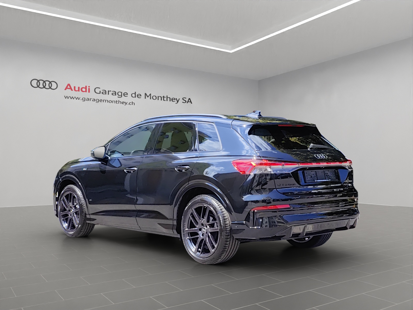AUDI Q4 e-tron SUV quattro performance Attraction-image-2