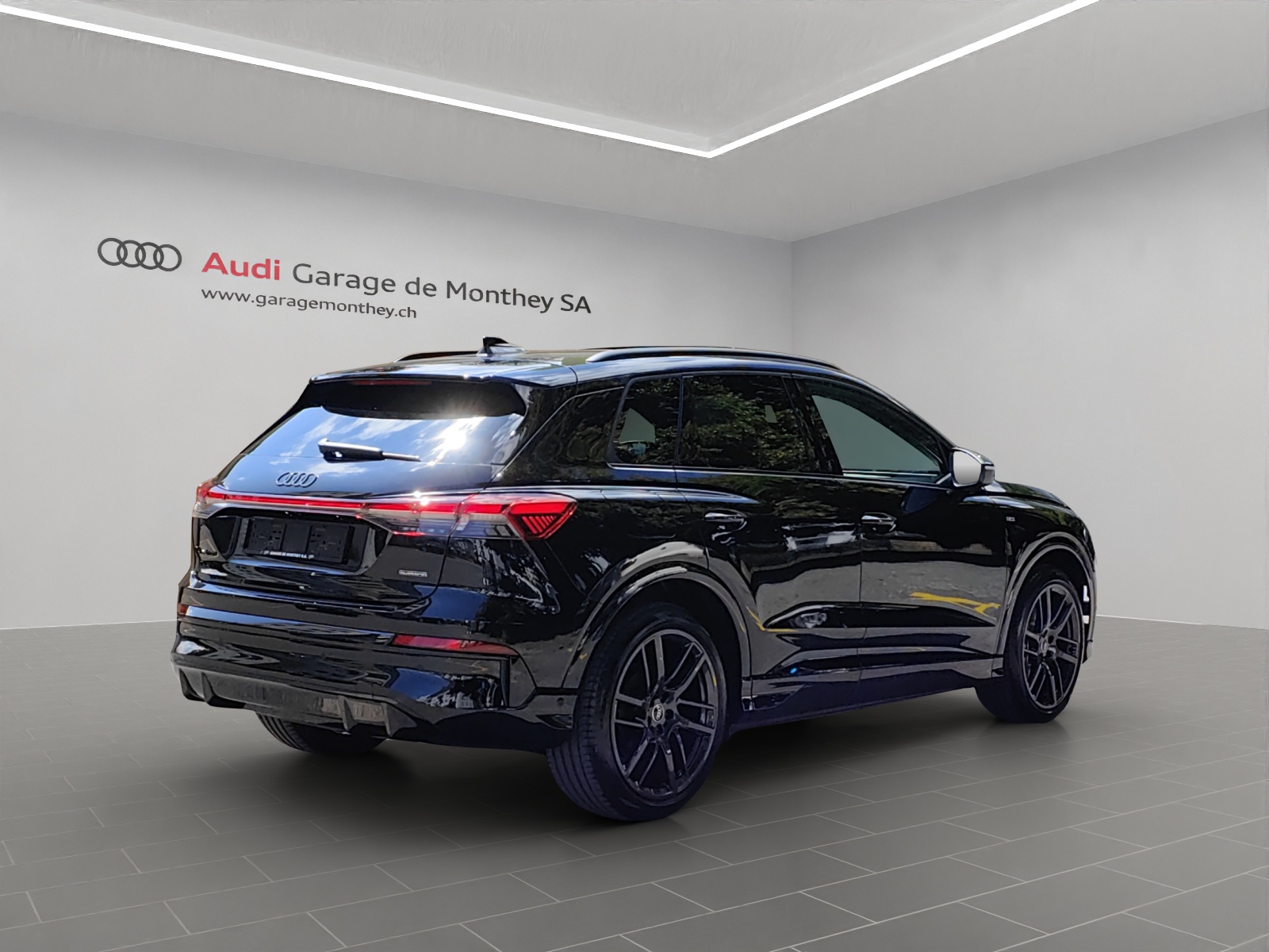 AUDI Q4 e-tron SUV quattro performance Attraction-image-4