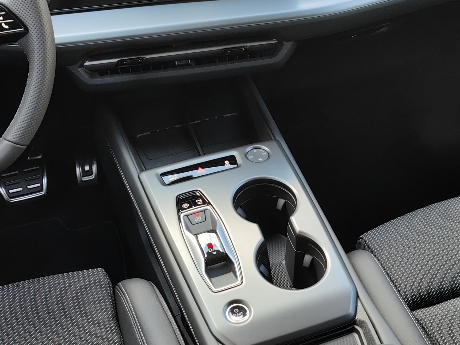 AUDI Q4 e-tron SUV quattro performance Attraction-image-11