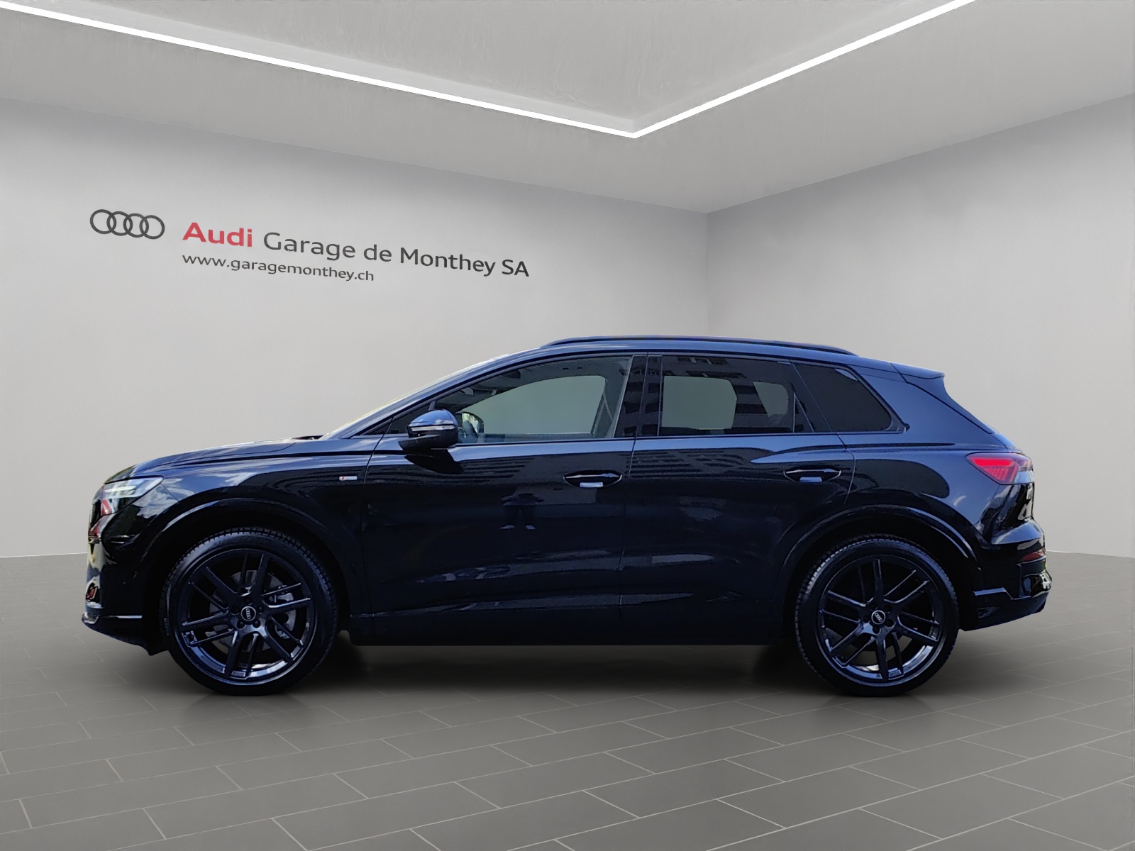 AUDI Q4 e-tron SUV quattro performance Attraction-image-1
