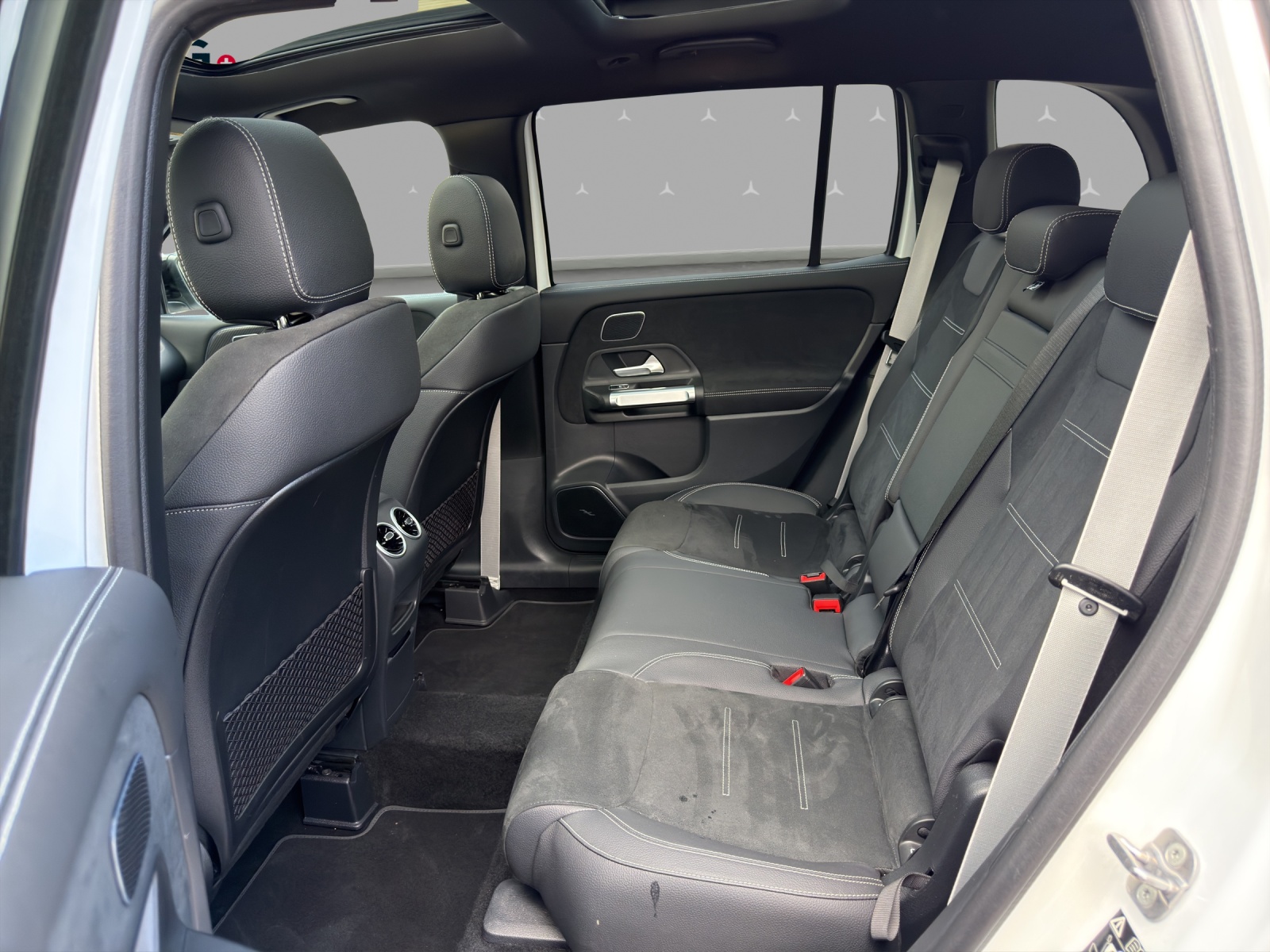 MERCEDES-BENZ GLB 220 4Matic 8G-Tronic-image-13