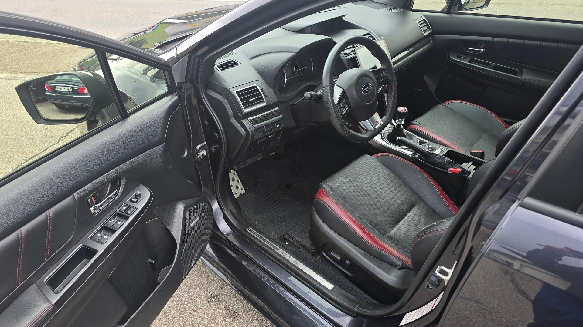 SUBARU WRX STI 2.5 T Luxury-image-9