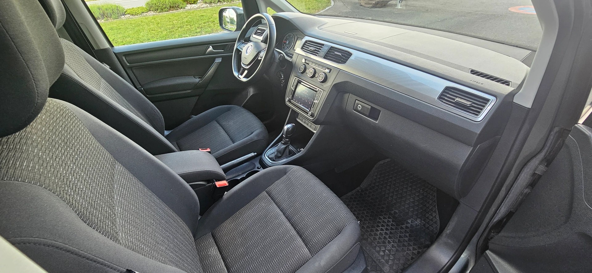 VW Caddy 2.0 TDI Trendline 4Motion DSG-image-12