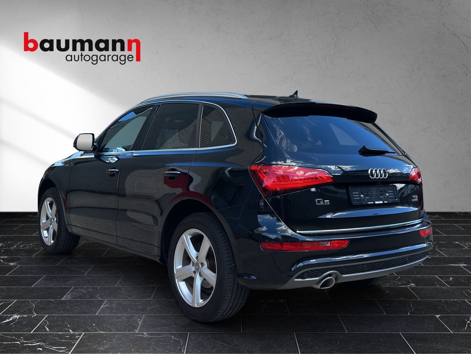 AUDI Q5 2.0 TDI quattro S-tronic-showroom-element-3
