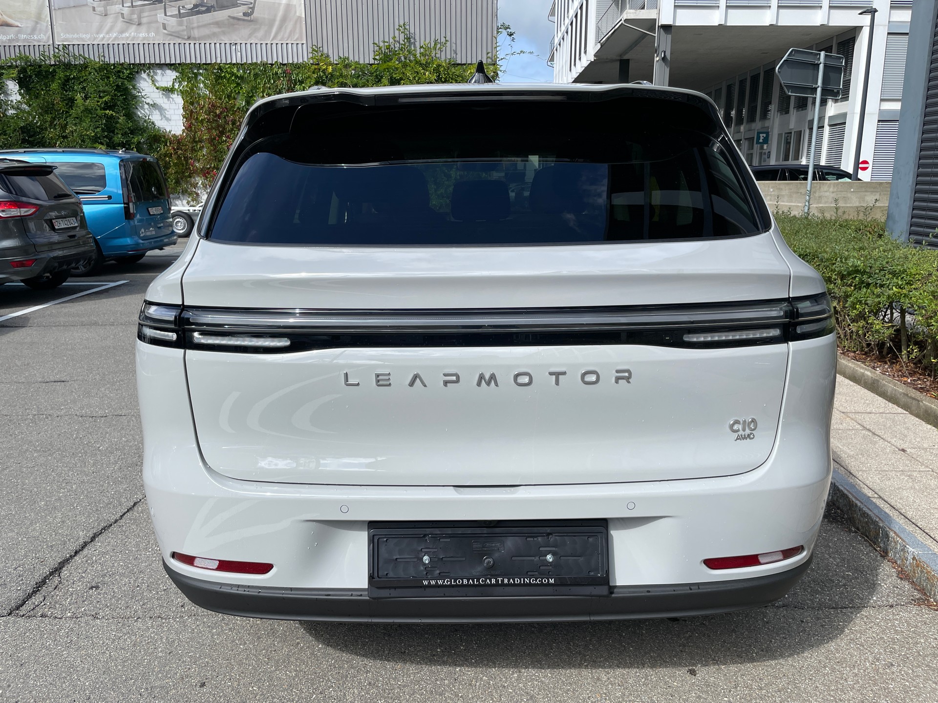 LEAPMOTOR C10 82kWh AWD ProMax Design 598hk AWD-showroom-element-3