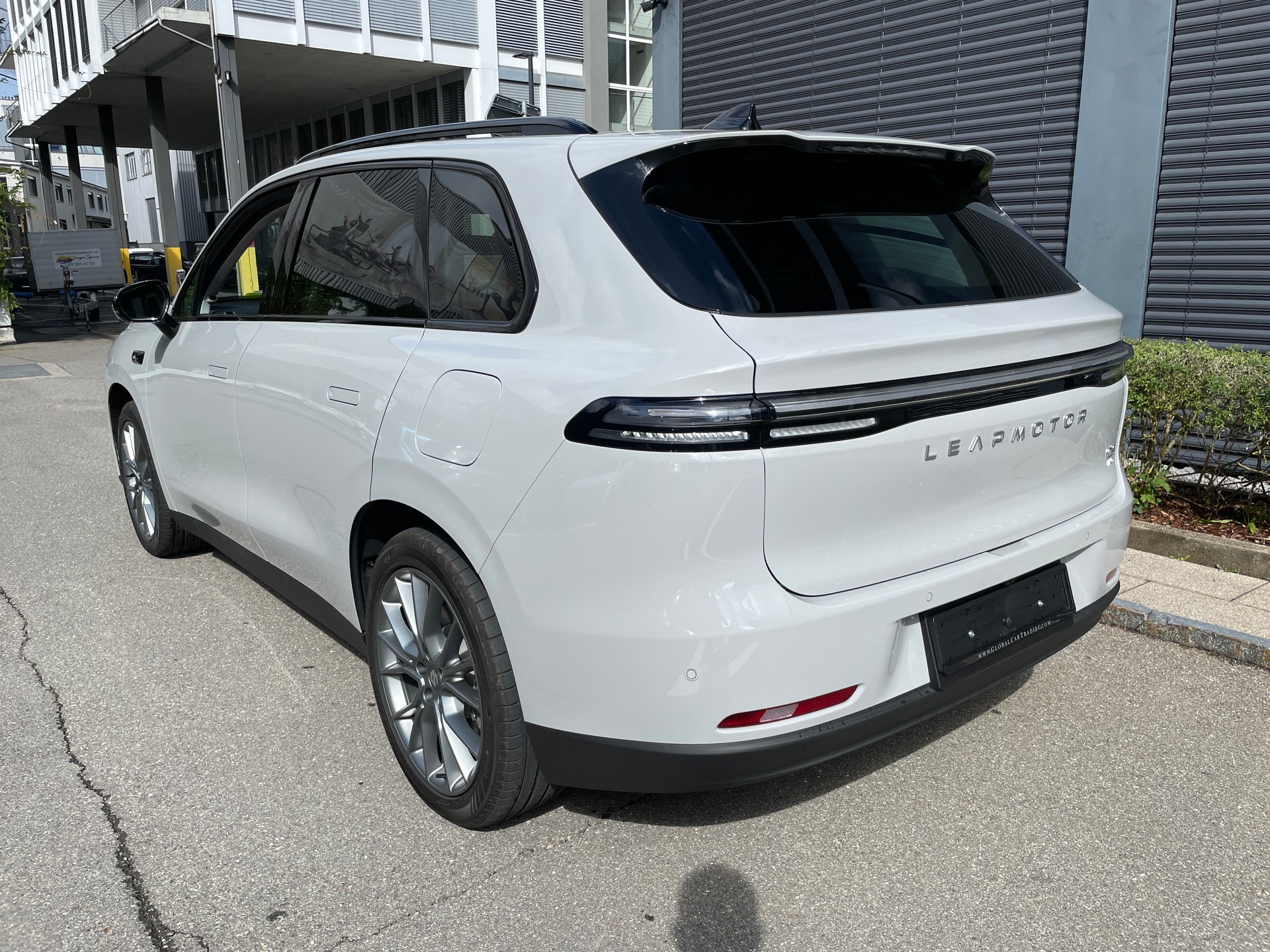 LEAPMOTOR C10 82kWh AWD ProMax Design 598hk AWD-showroom-element-2
