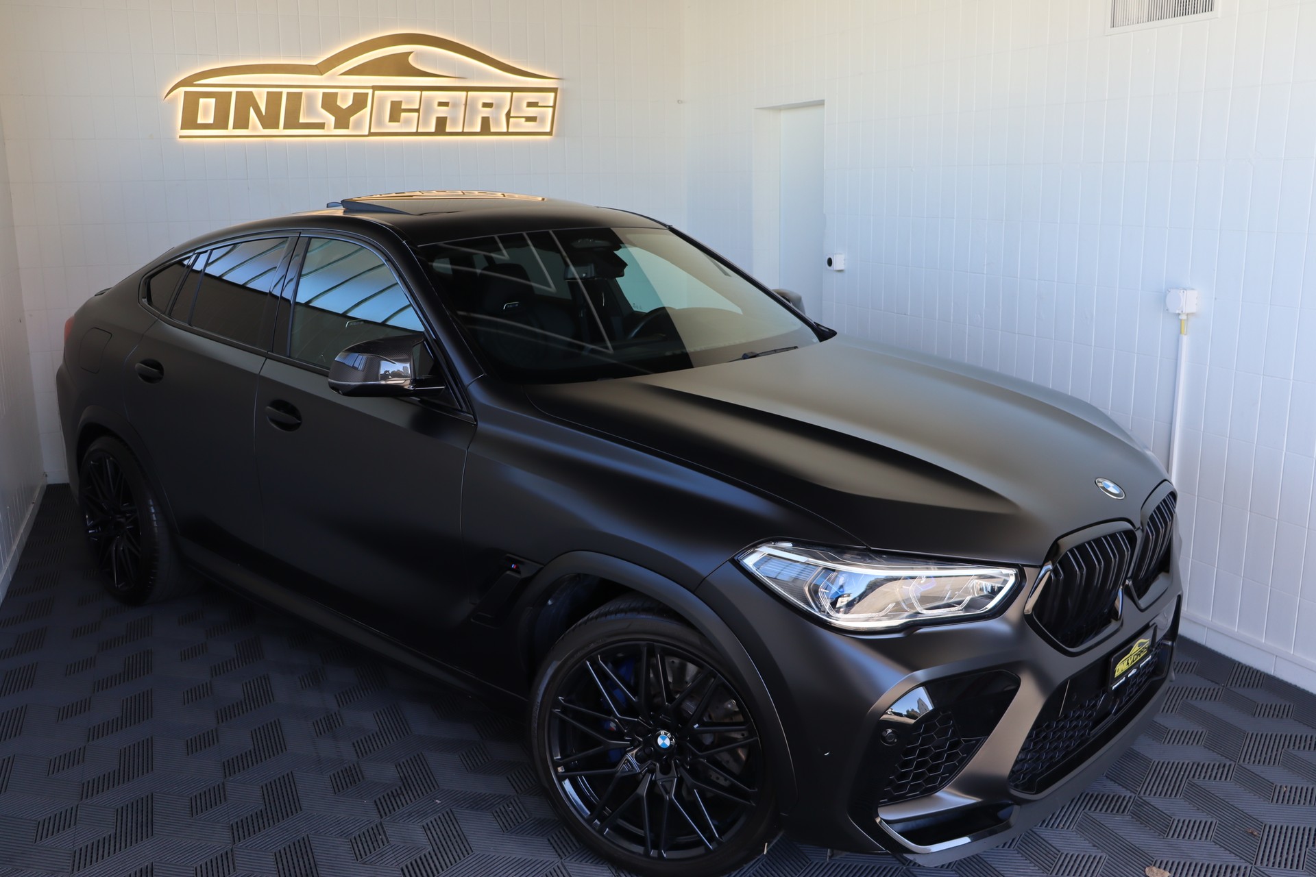 BMW X6M STEPTRONIC M COMPETITION * TIEFERGELEGT * MATTSCHWARZ * SKY-LOUNGE * FAHRASSISTENZ-PAKET *-showroom-element-3
