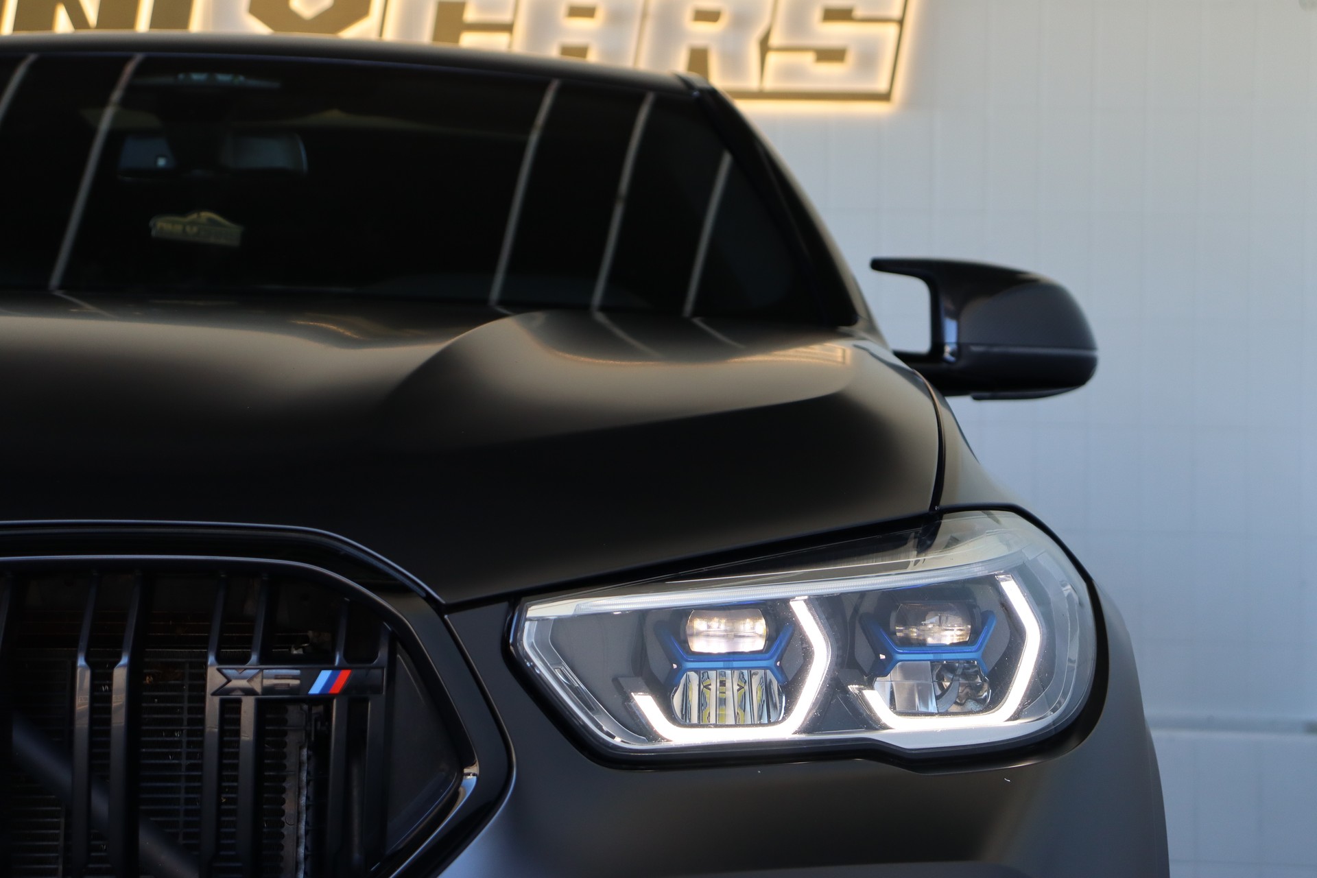 BMW X6M STEPTRONIC M COMPETITION * TIEFERGELEGT * MATTSCHWARZ * SKY-LOUNGE * FAHRASSISTENZ-PAKET *-showroom-element-2