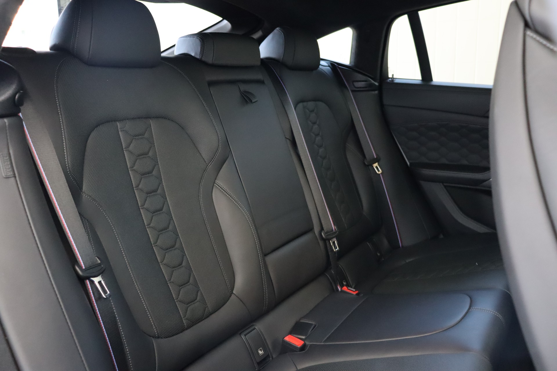 BMW X6M STEPTRONIC M COMPETITION * TIEFERGELEGT * MATTSCHWARZ * SKY-LOUNGE * FAHRASSISTENZ-PAKET *-image-20