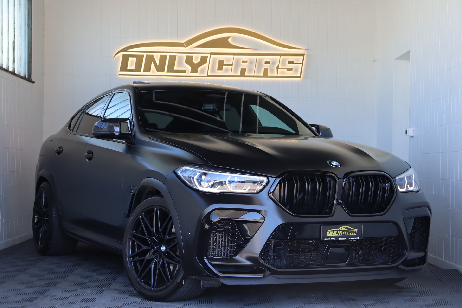 BMW X6M STEPTRONIC M COMPETITION * TIEFERGELEGT * MATTSCHWARZ * SKY-LOUNGE * FAHRASSISTENZ-PAKET *