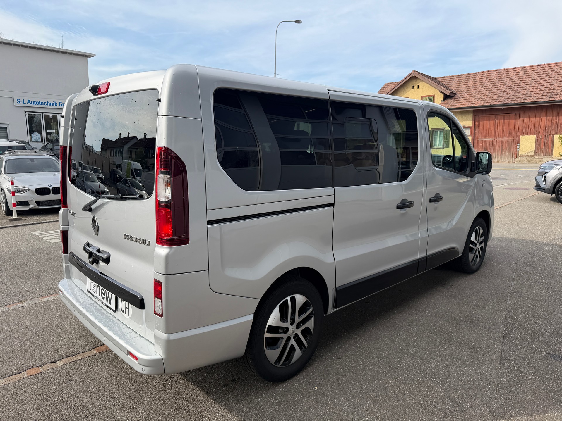RENAULT Trafic Spaceclass 2.0 dCi Blue 170-showroom-element-3