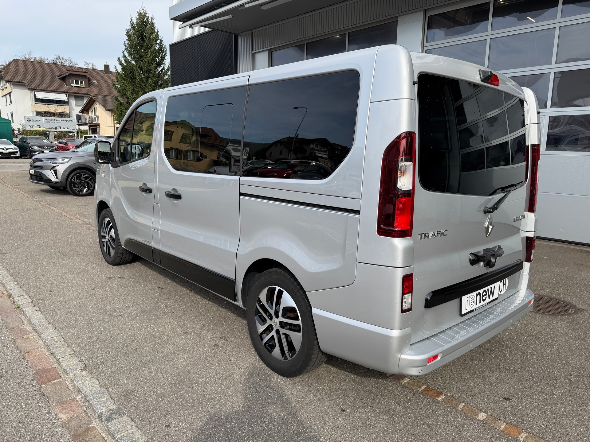 RENAULT Trafic Spaceclass 2.0 dCi Blue 170-showroom-element-1