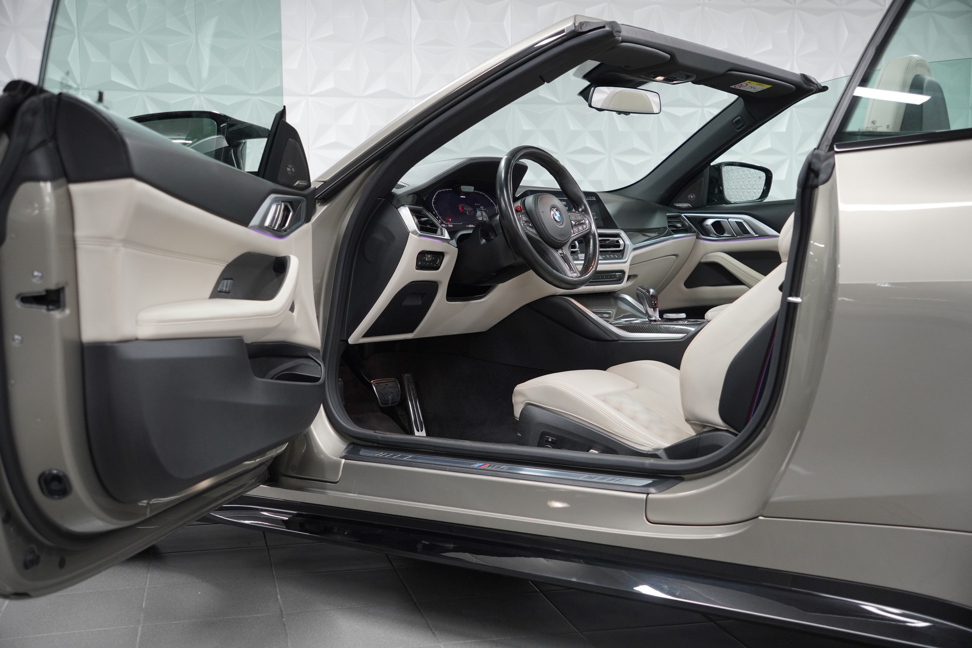 BMW M4 Cabrio Competition M xDrive-image-21