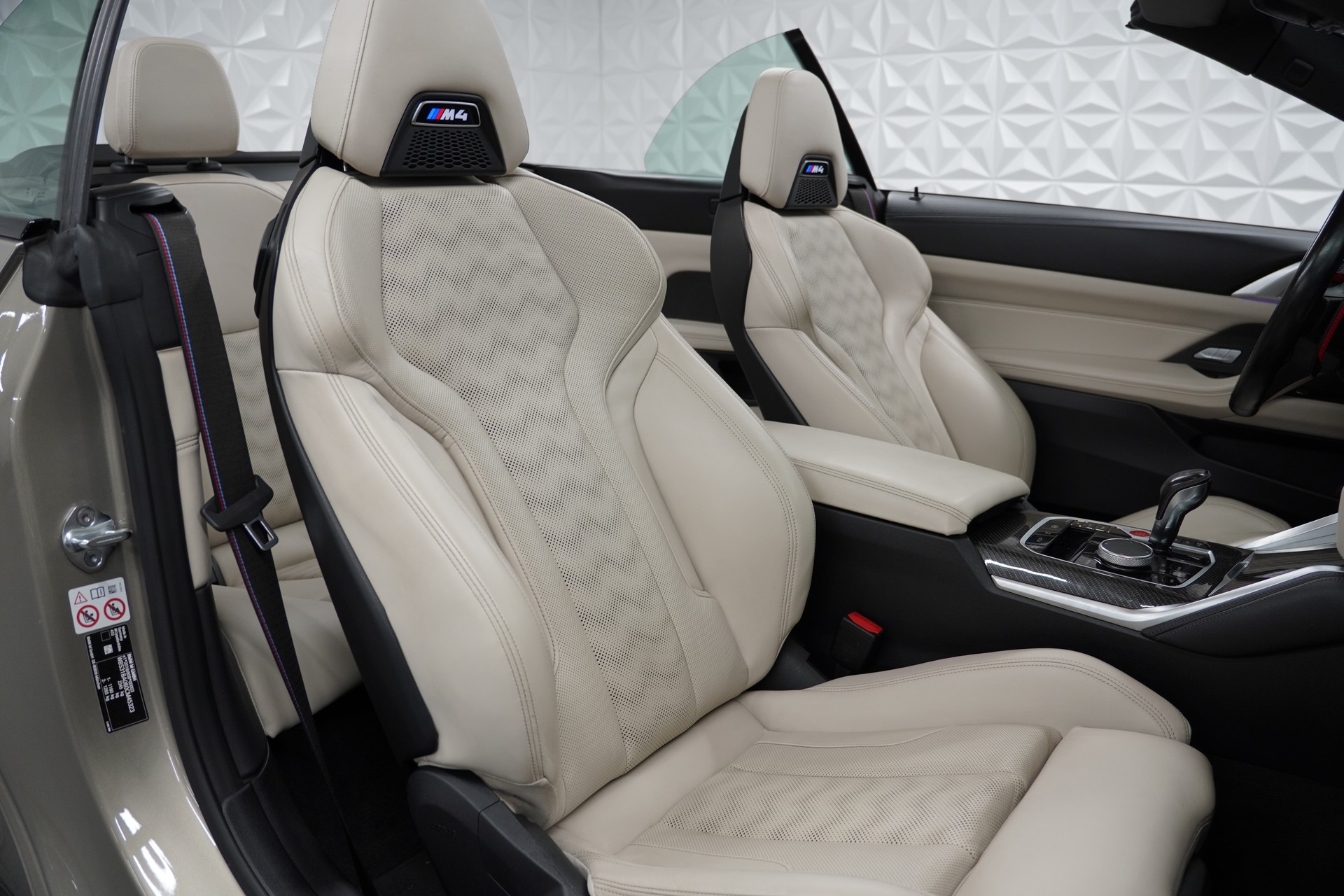 BMW M4 Cabrio Competition M xDrive-image-11