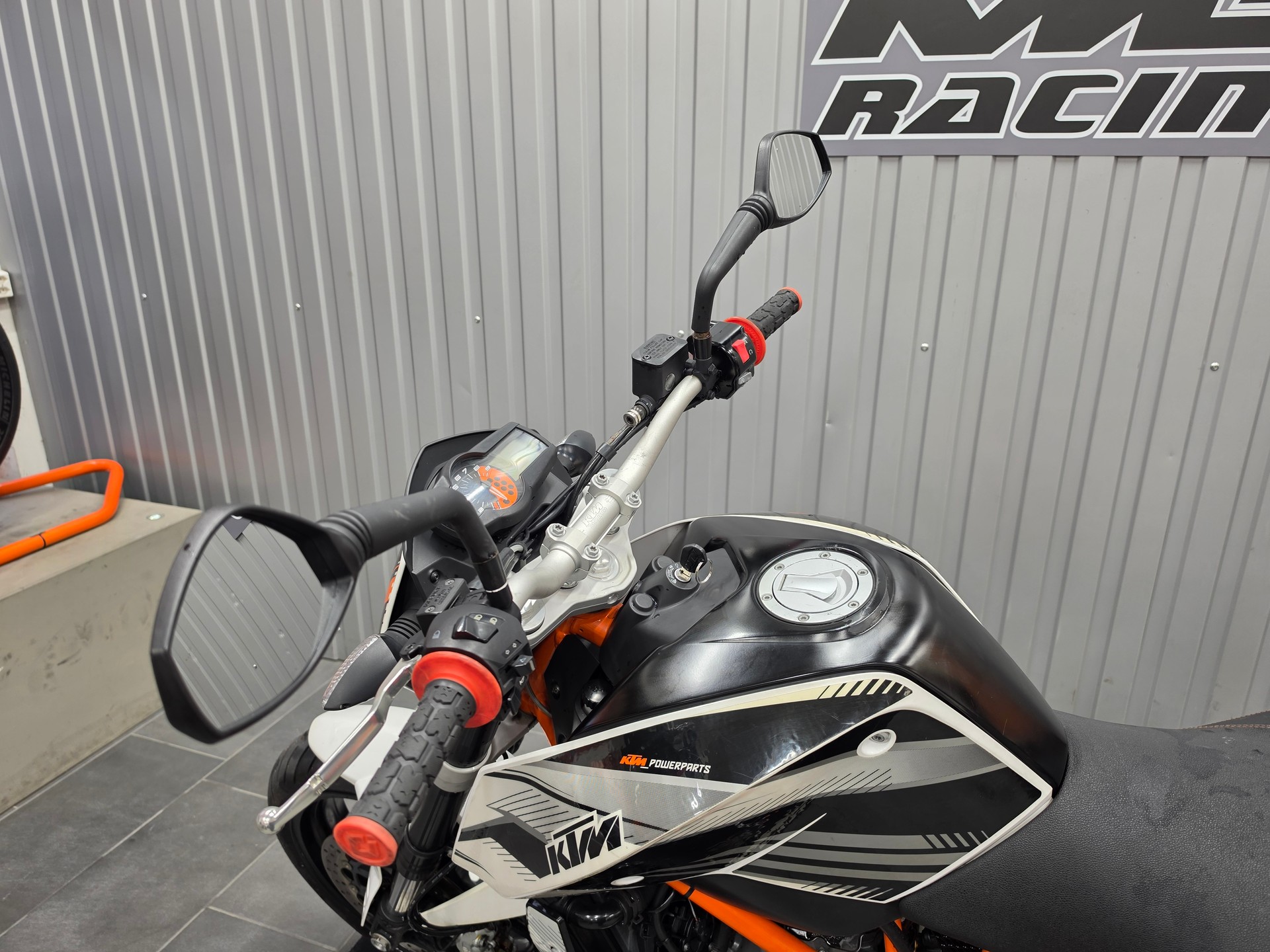 KTM 690 Duke ABS-image-6