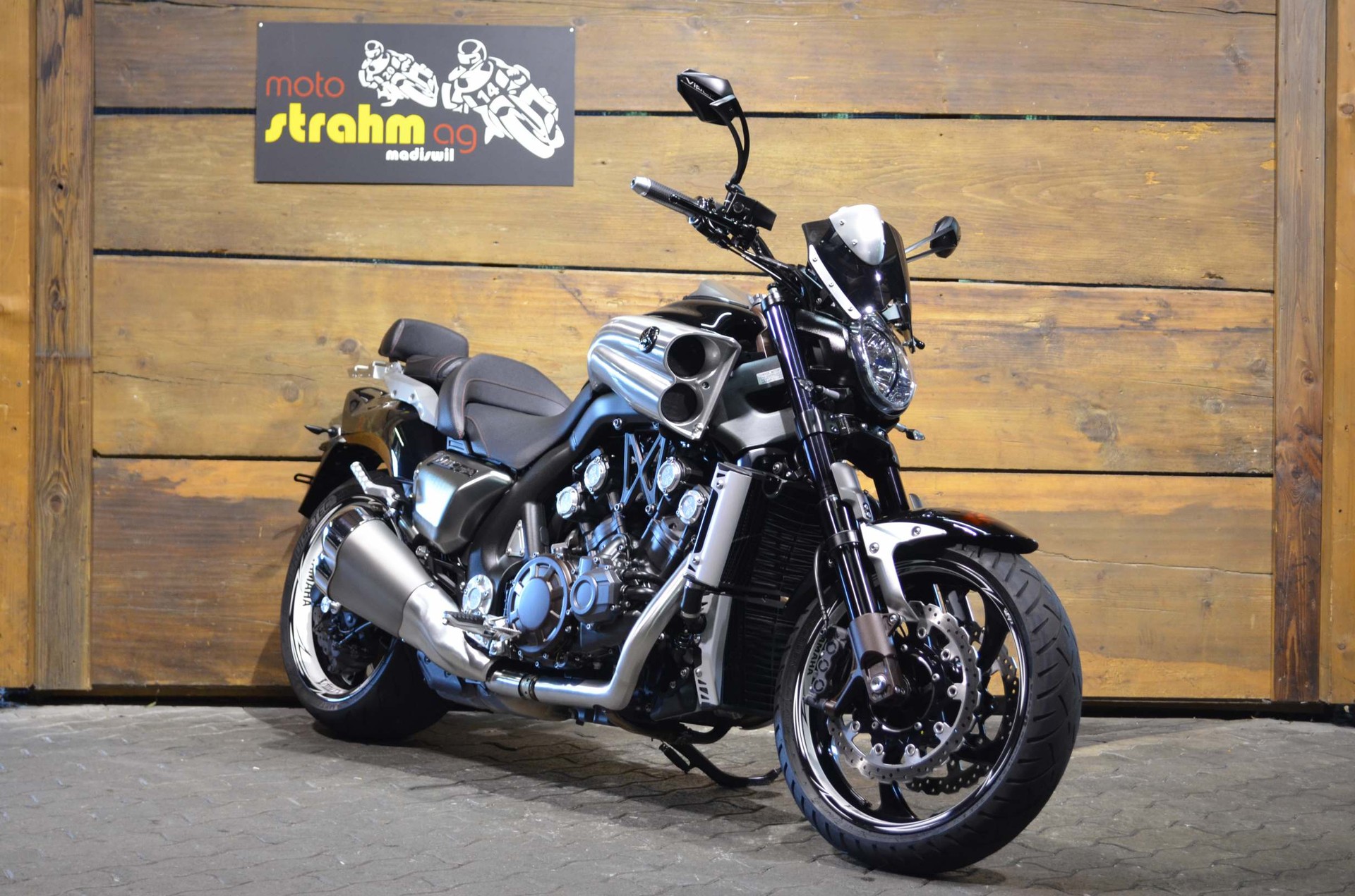 YAMAHA V-MAX VMX 1700-image-0